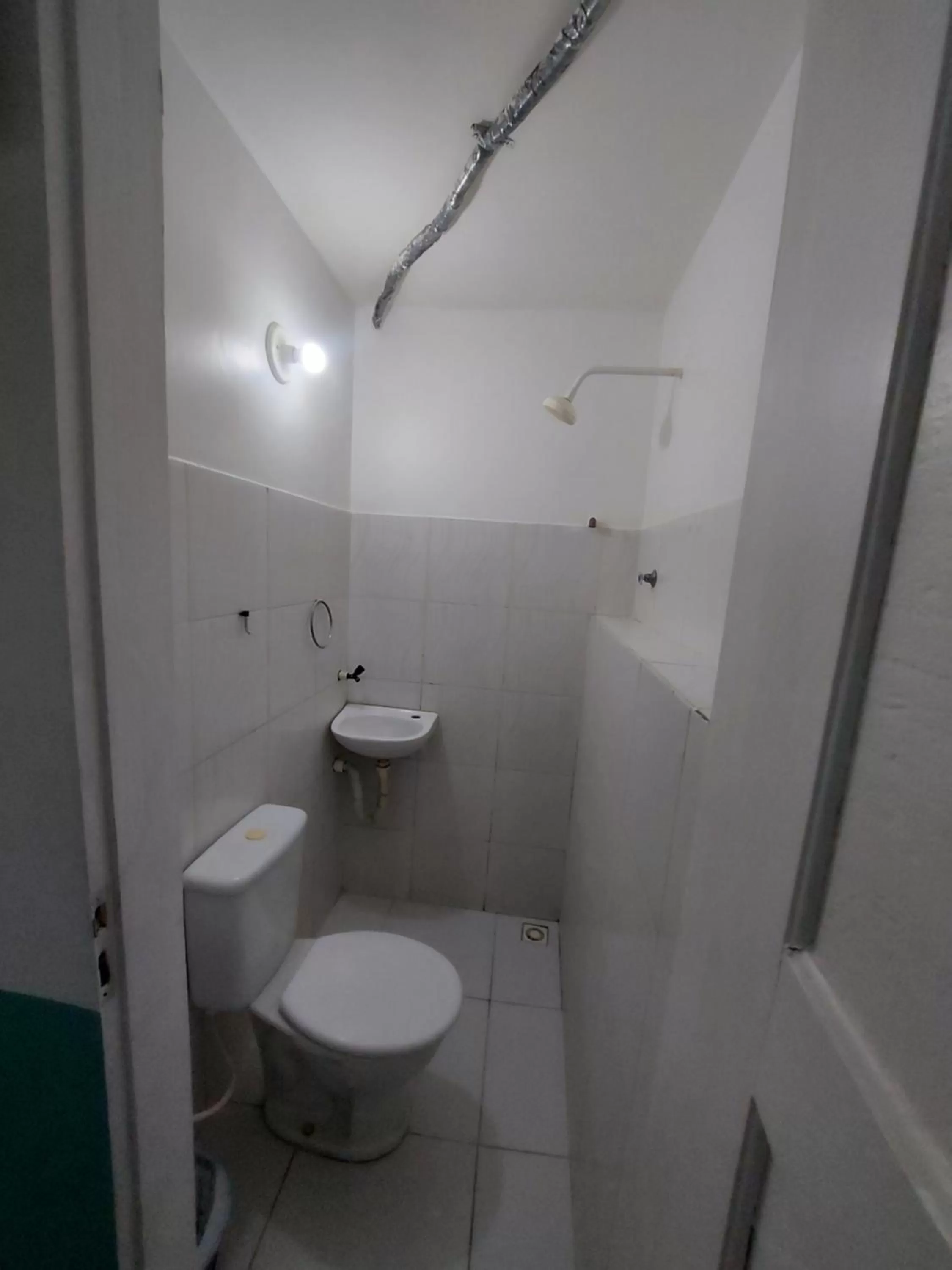 Shower, Bathroom in Hotel Pousada dos Sonhos