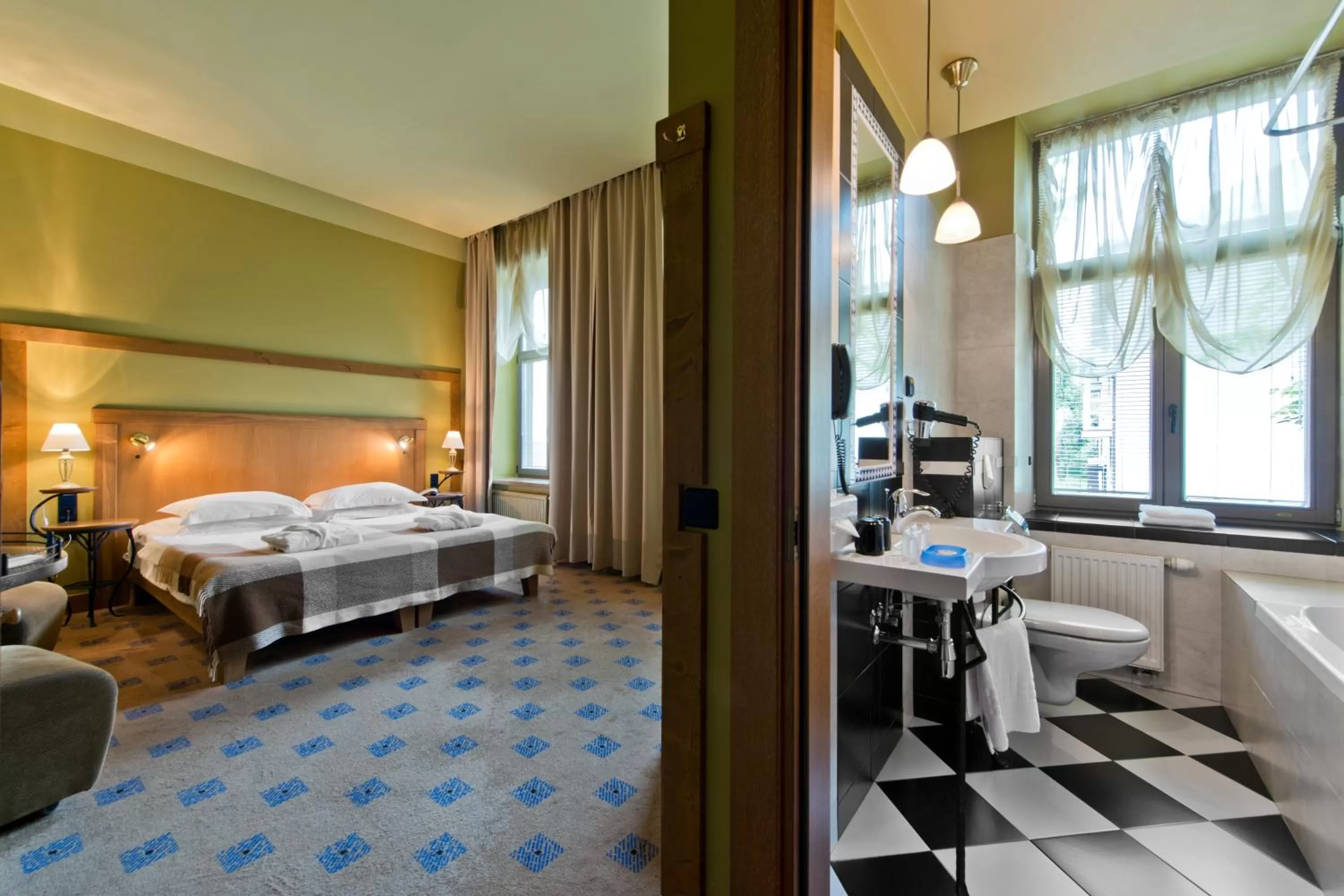 Bathroom, Bed in BEST BALTIC Hotel Druskininkai Central