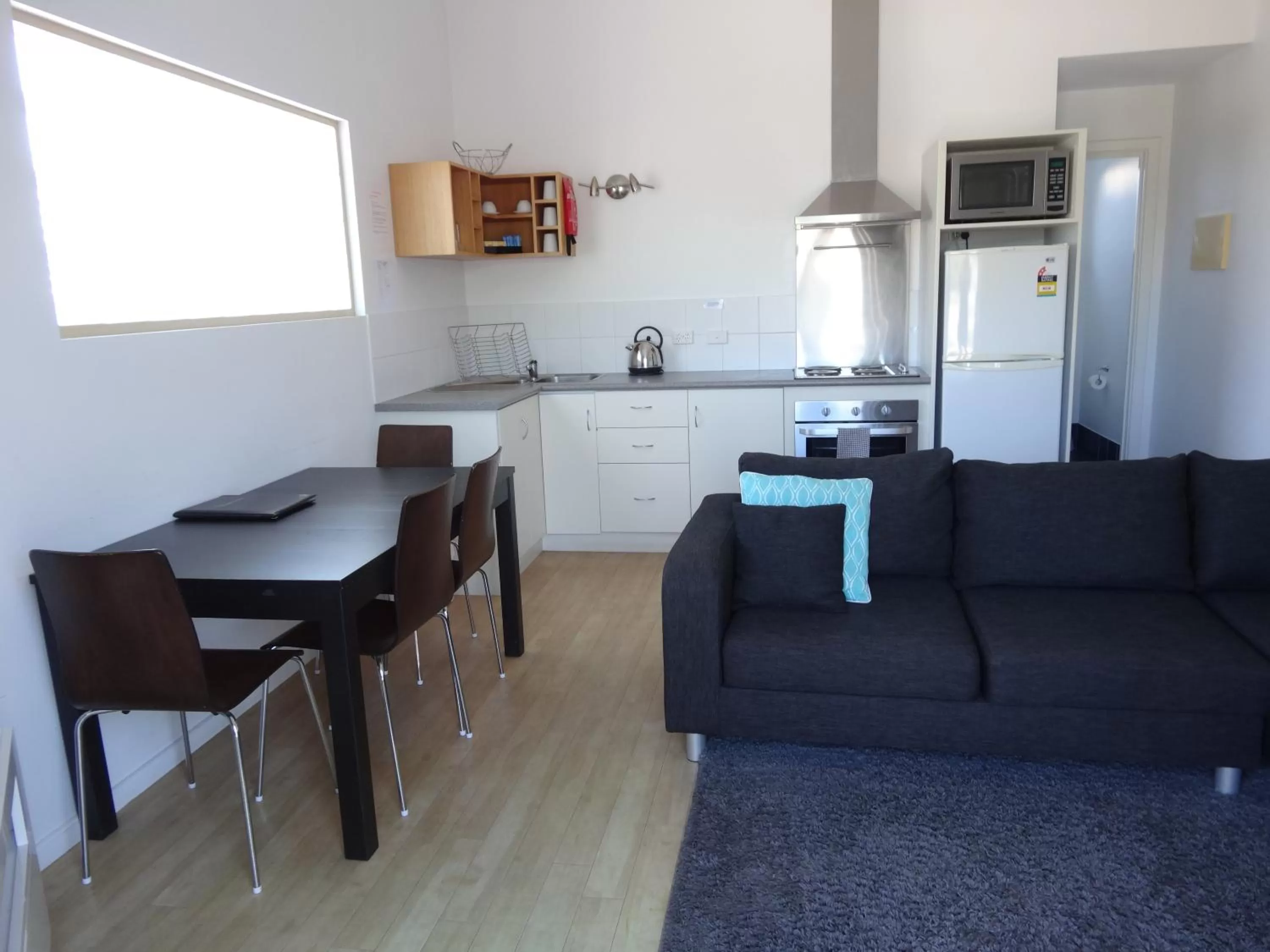 Kitchen or kitchenette, Kitchen/Kitchenette in Archipelago Apartments Esperance