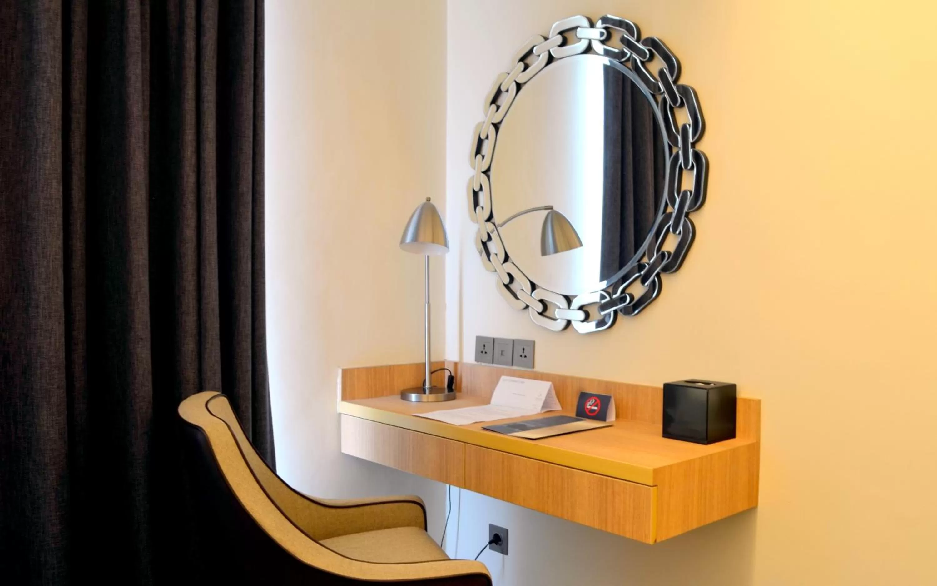 Seating area in Louis Kienne Hotel Simpang Lima