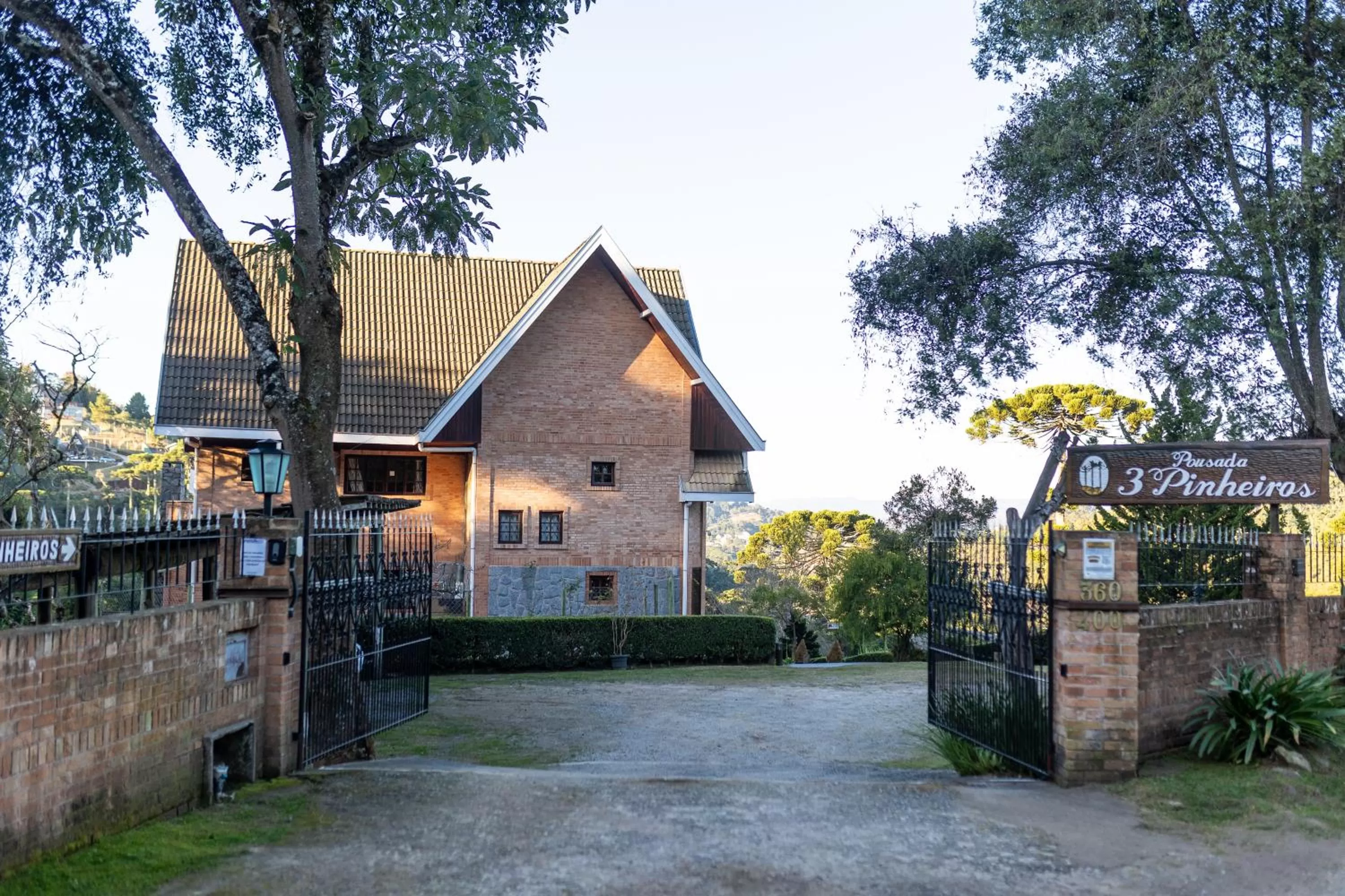 Property Building in Chalés 3 Pinheiros