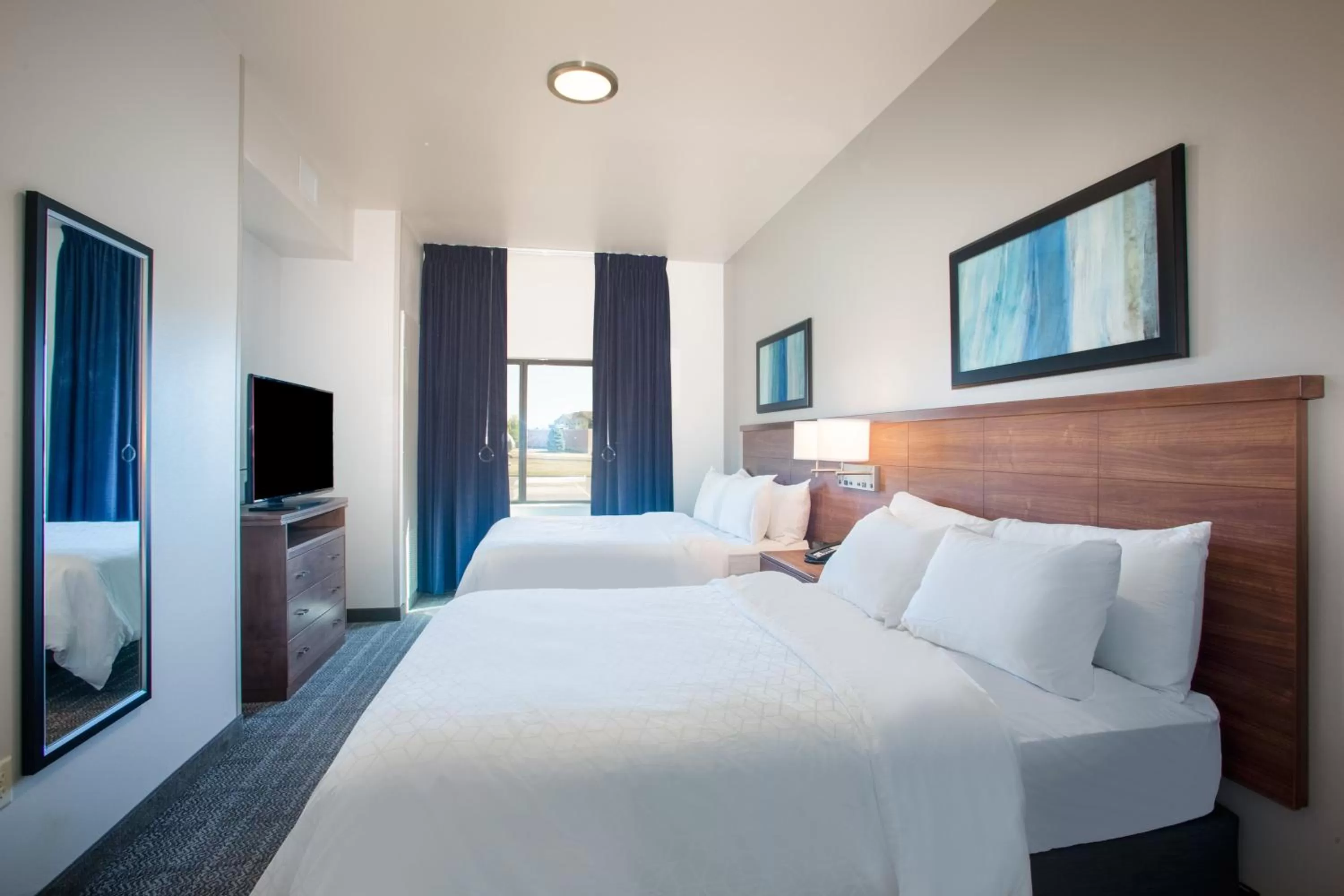 Photo of the whole room, Bed in Staybridge Suites - Sioux Falls Southwest by IHG