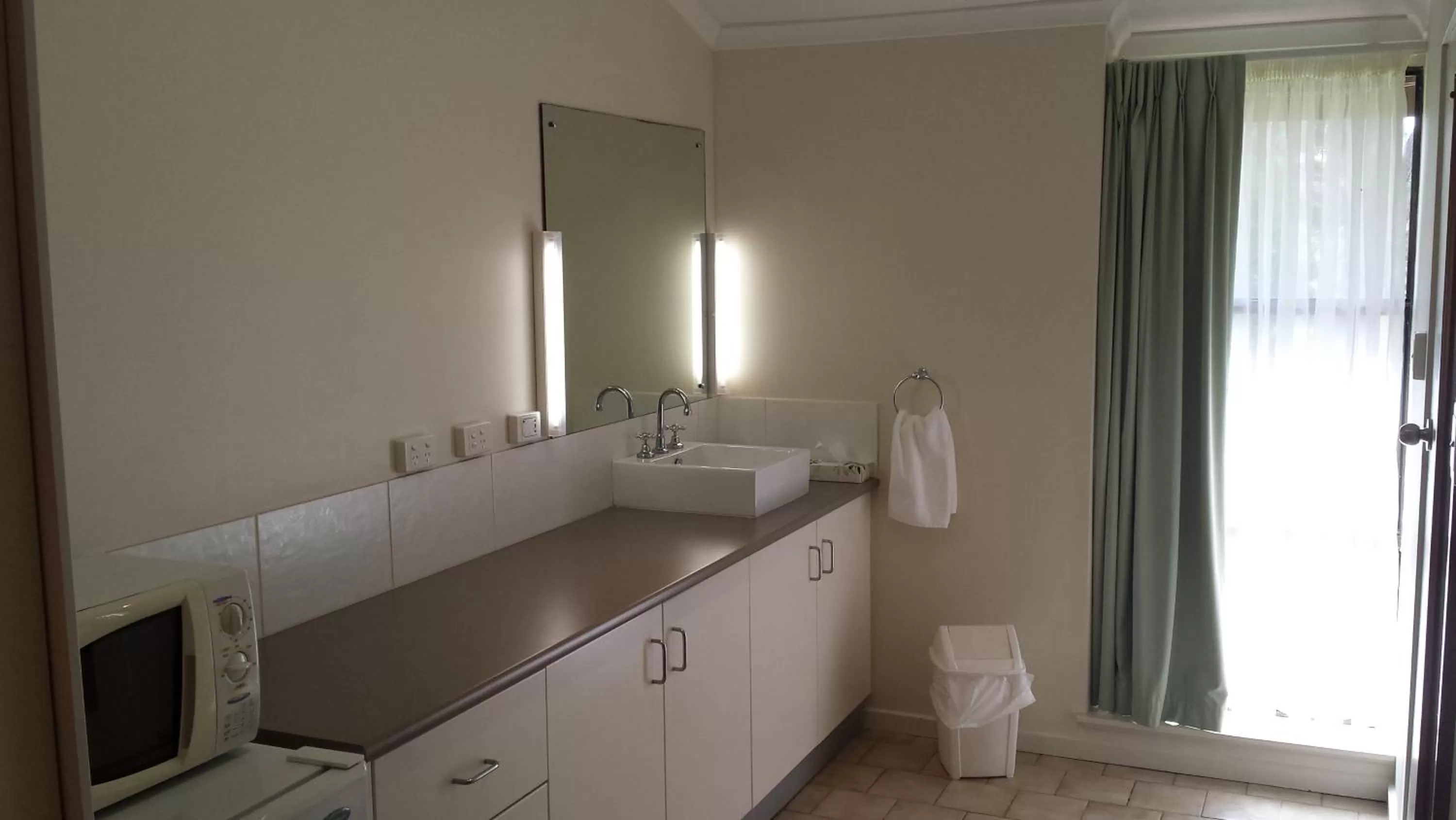 Bathroom in McLaren Vale Motel & Apartments