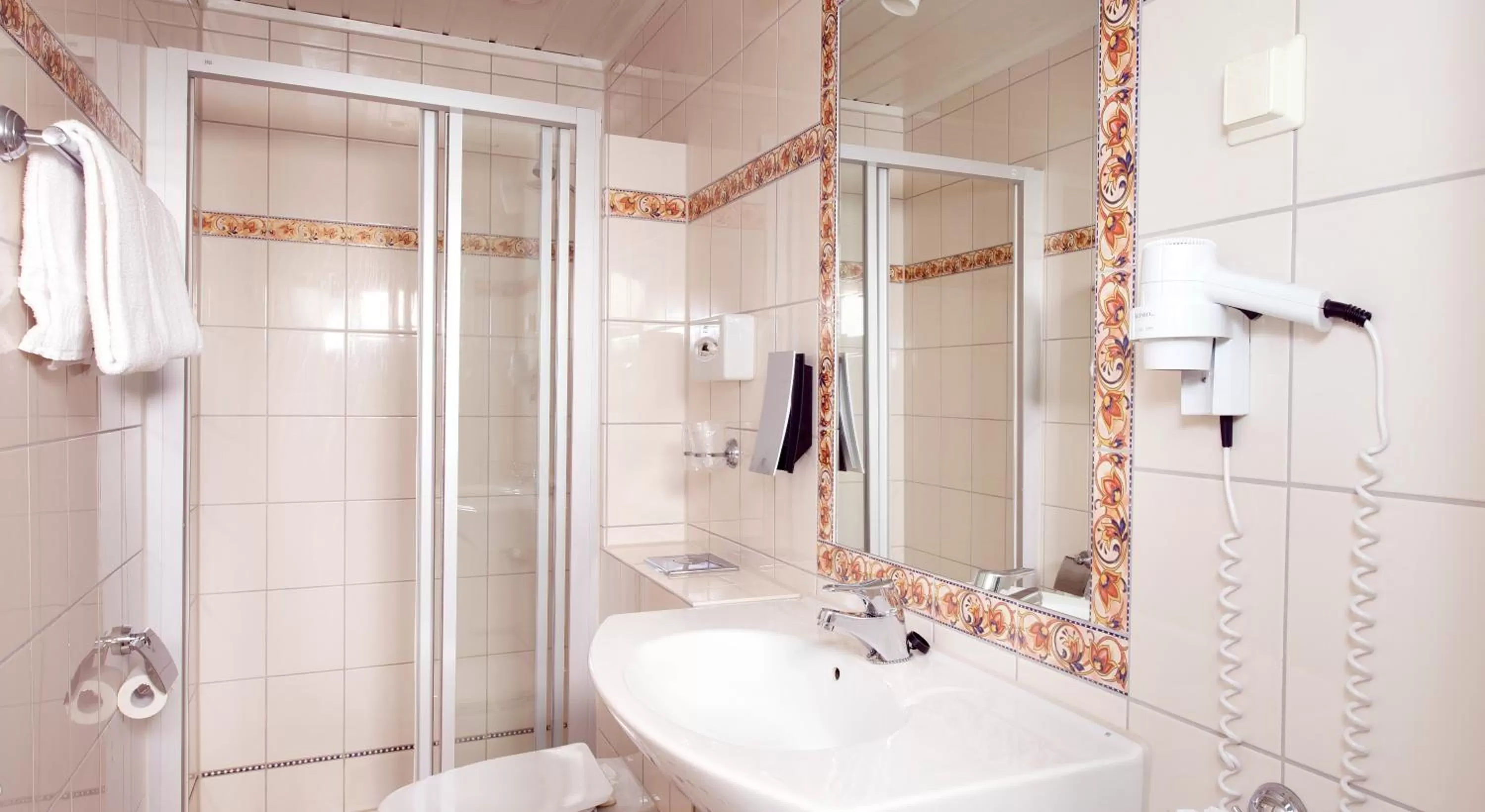 Bathroom in Home Hotel Savoy