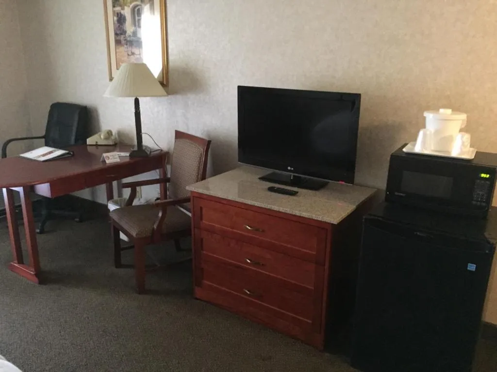 King Room - Disability Access/Non-Smoking in Quality Inn & Suites Downtown - University Area