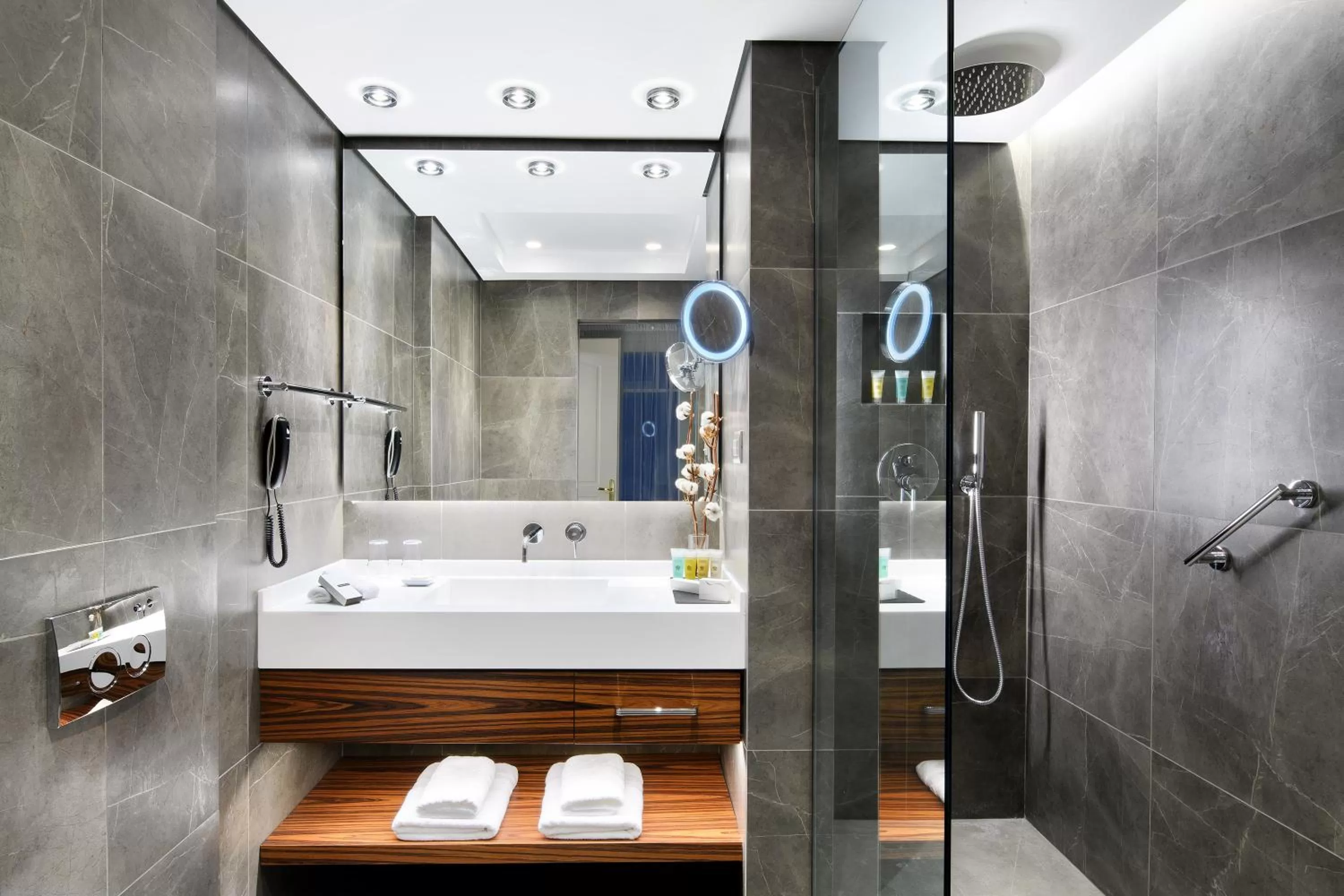 Shower in Mediterranean Palace