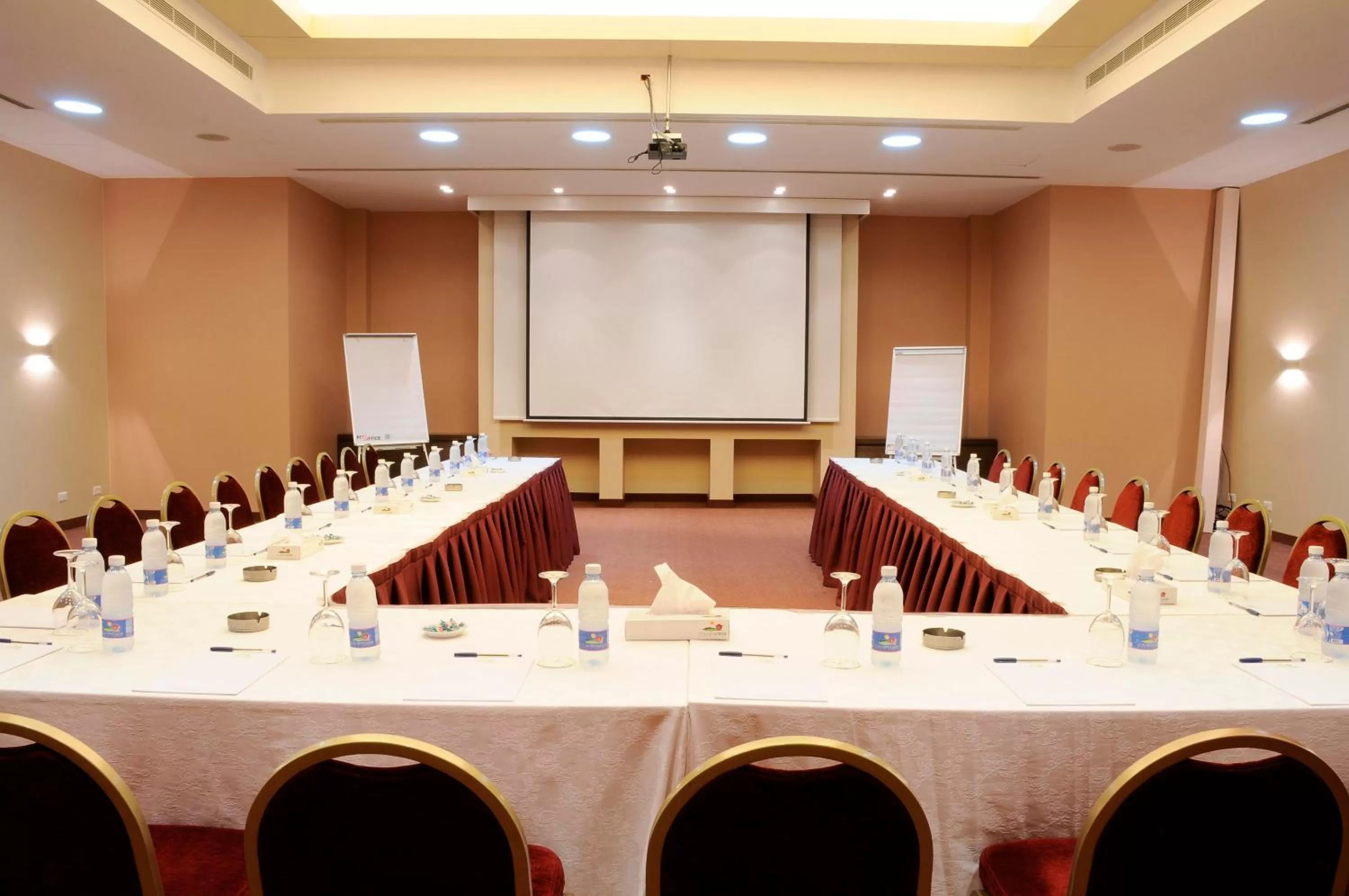 Business facilities in Country Lodge Hotel & Resort Beirut