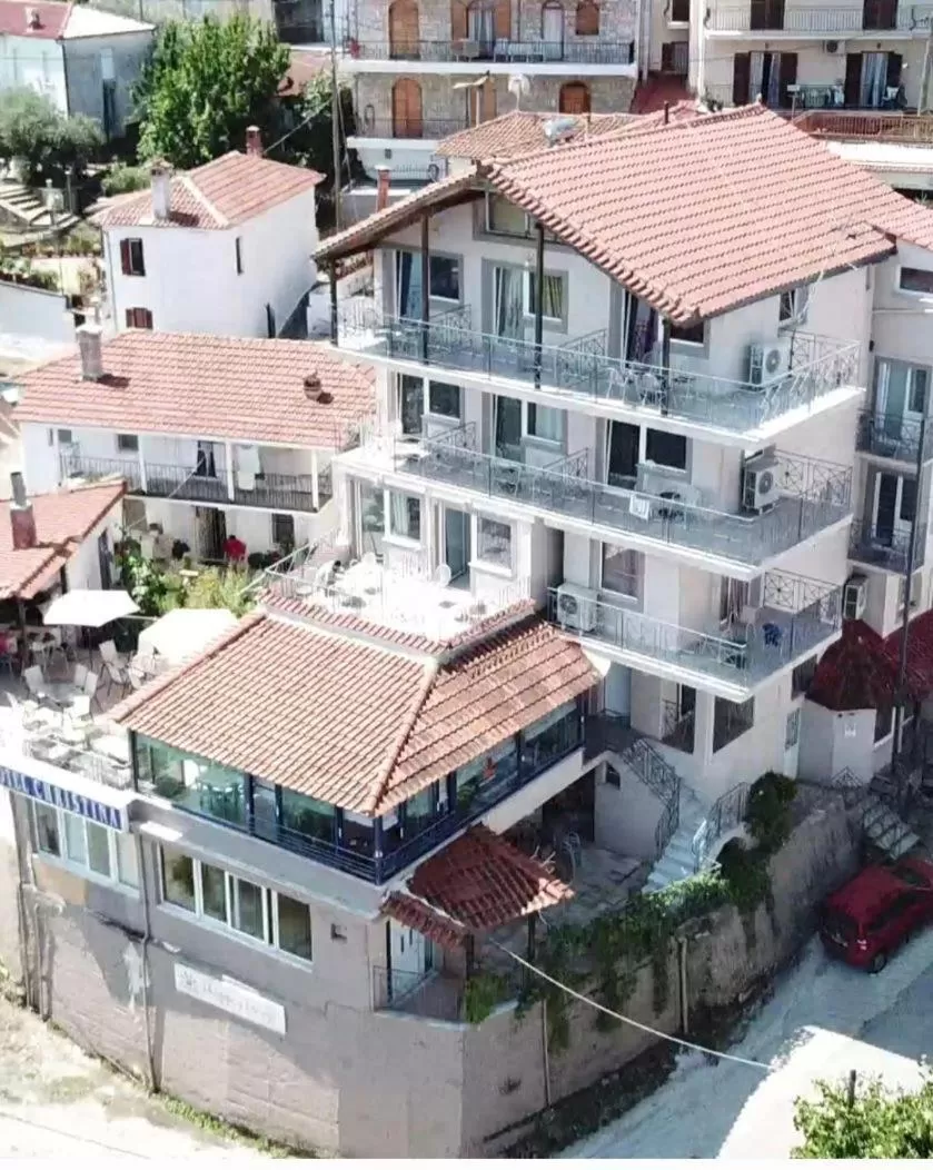 Property building in Hotel Christina - Happy Days