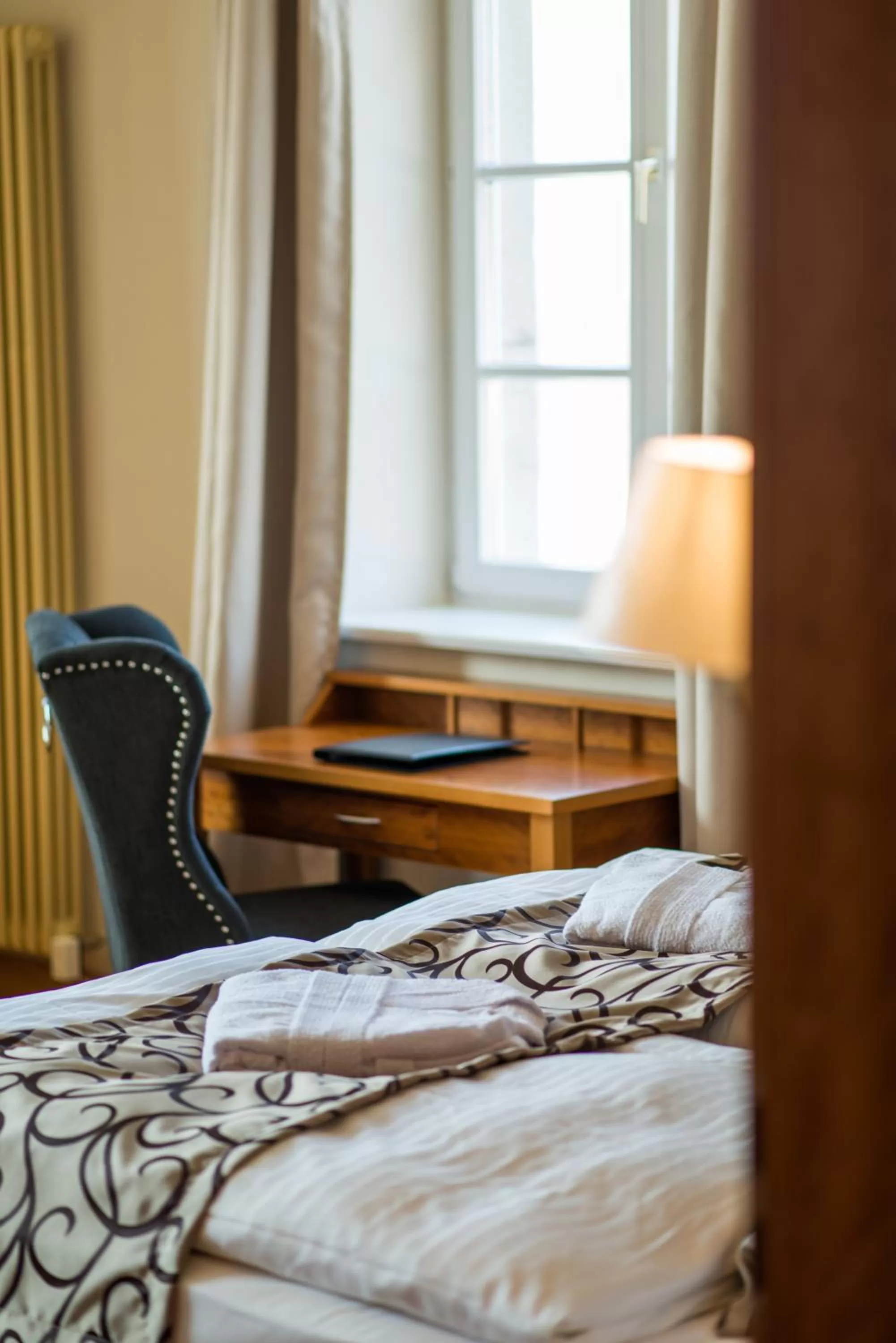 Photo of the whole room, Seating Area in Berghotel Eisenach