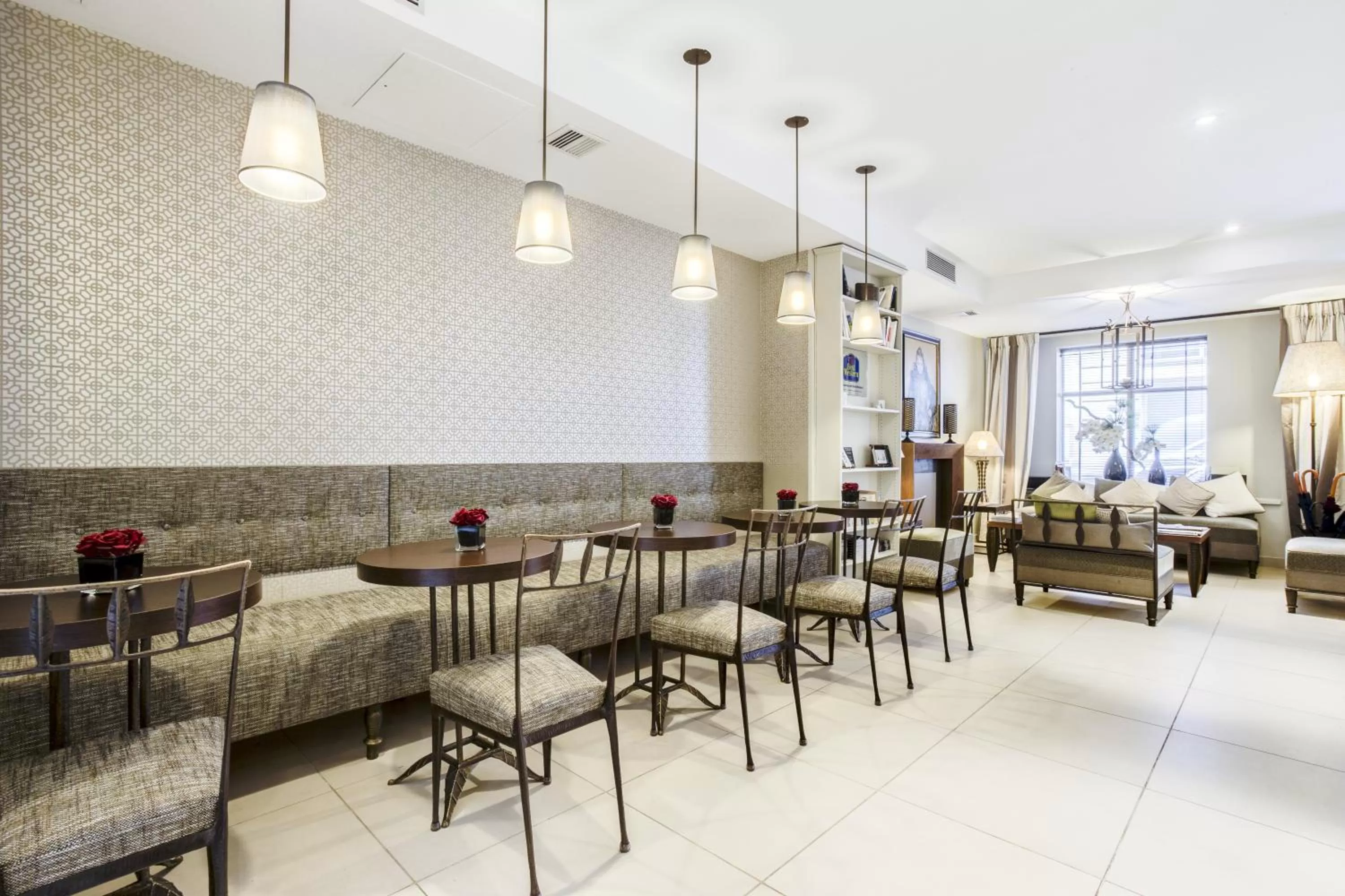 Restaurant/places to eat in Hôtel Paris Louvre Opéra