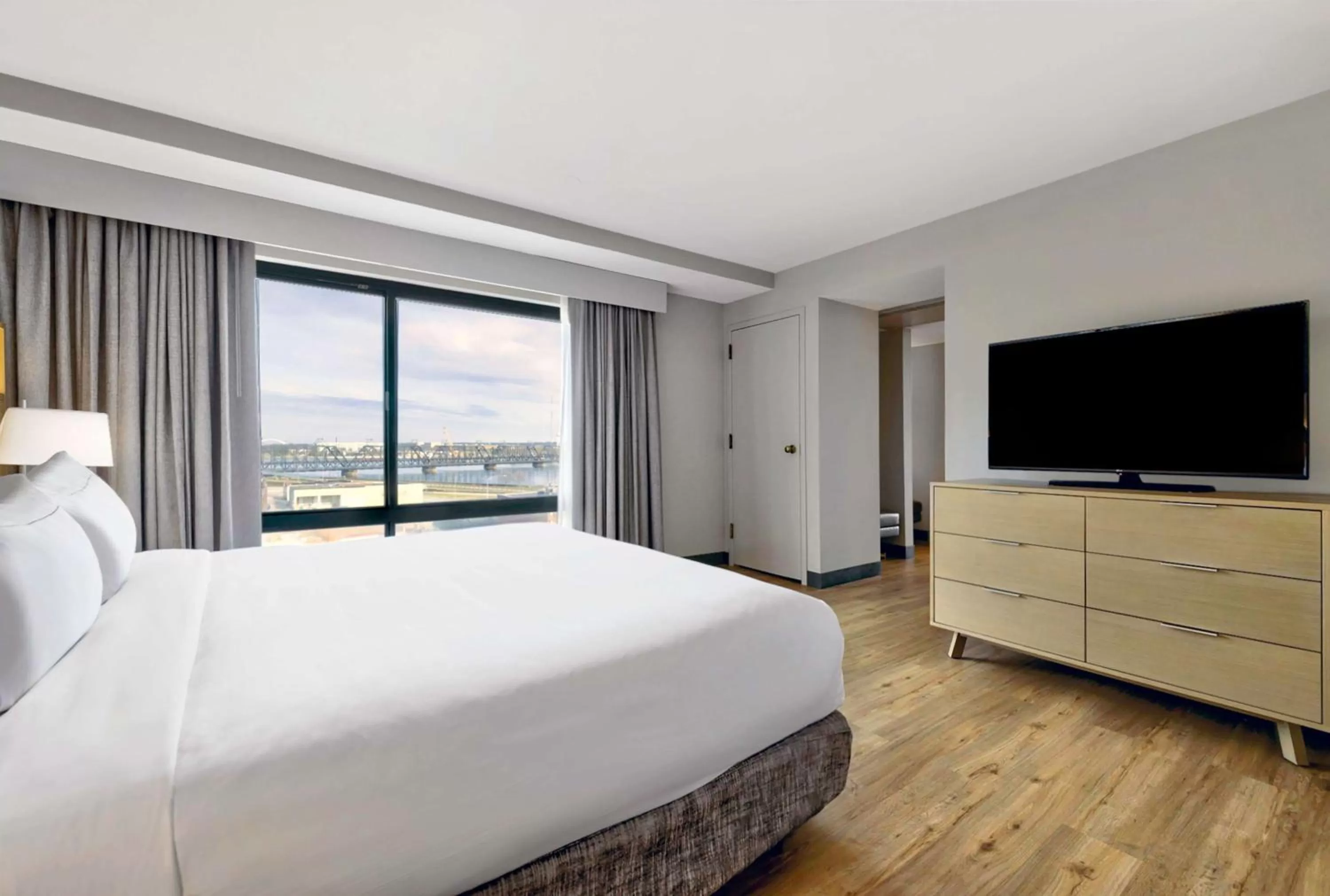 Bed in DoubleTree by Hilton Davenport