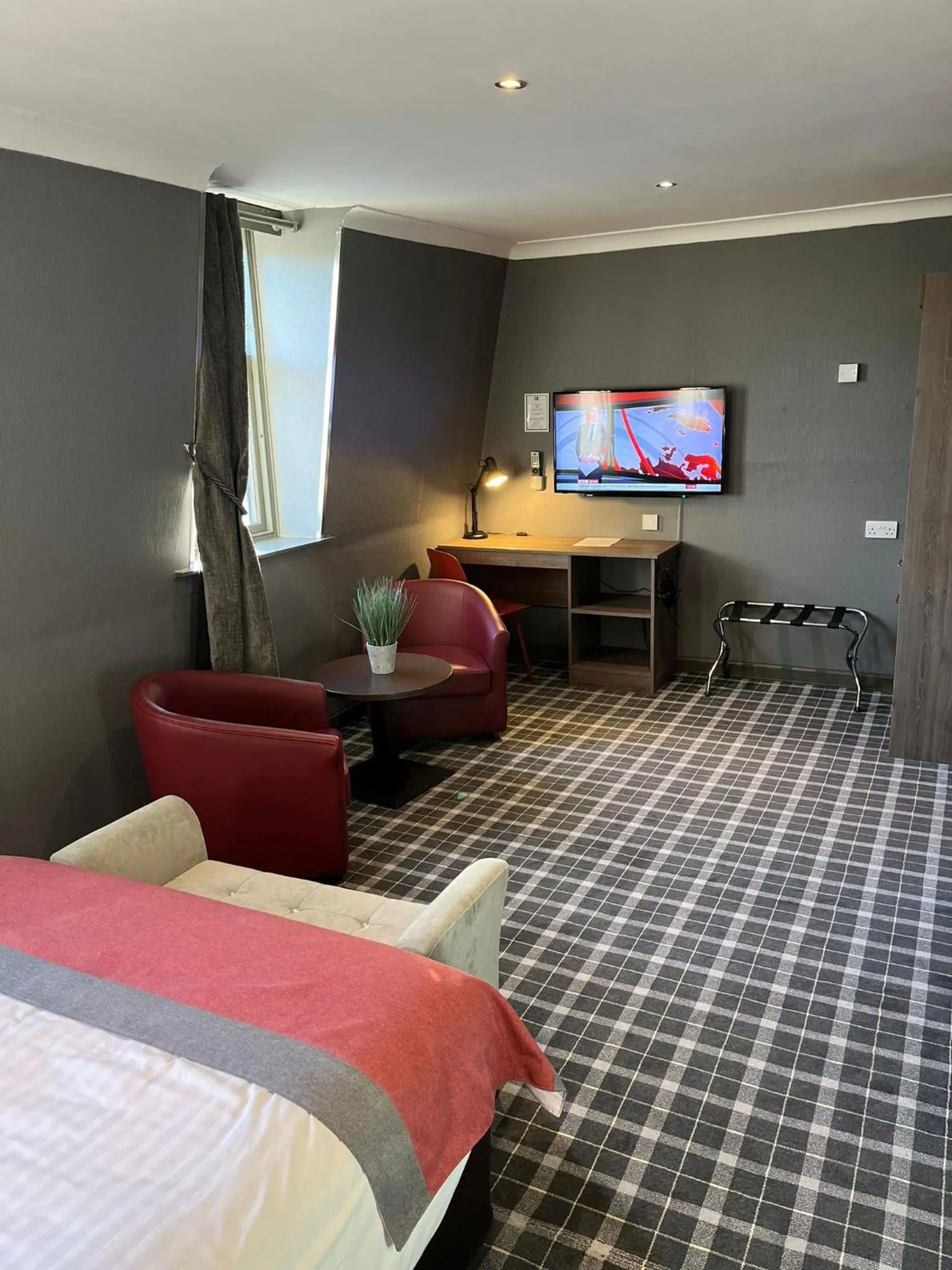 TV/Entertainment Center in Devoncove Hotel Glasgow