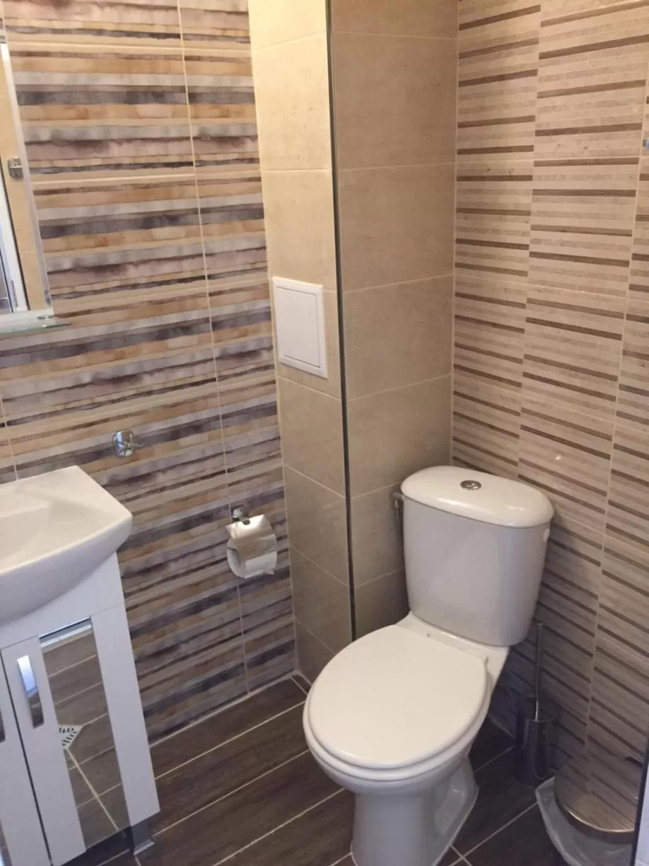 Bathroom in Family Hotel Malibu