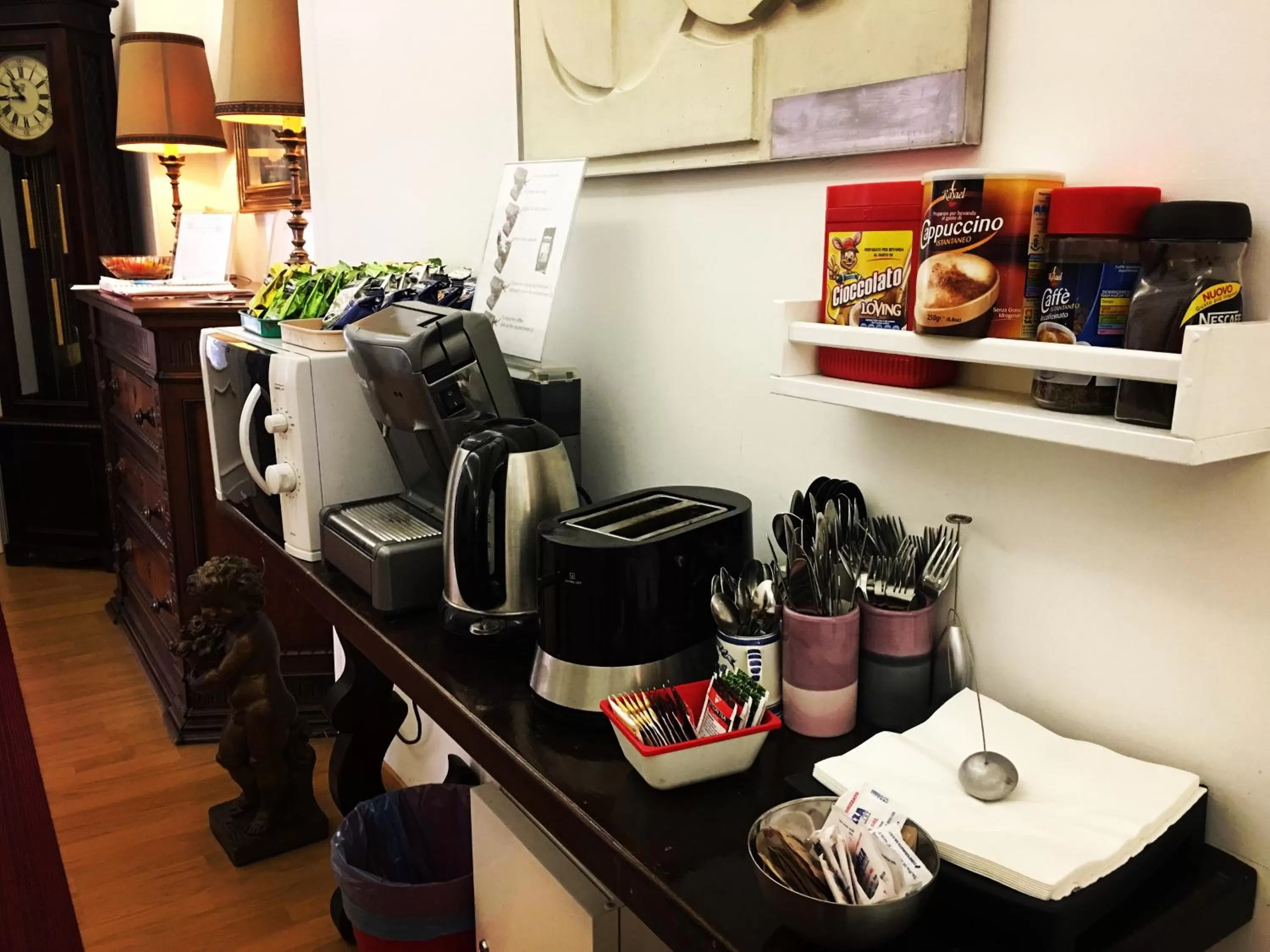 Food and drinks in Vatican Paradise