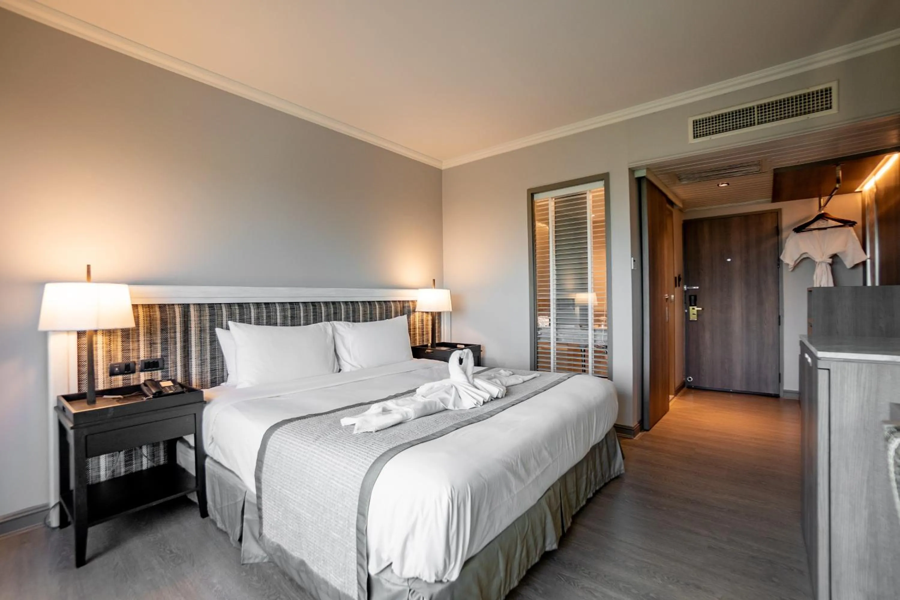 Bedroom, Bed in The Grand Riverside Hotel