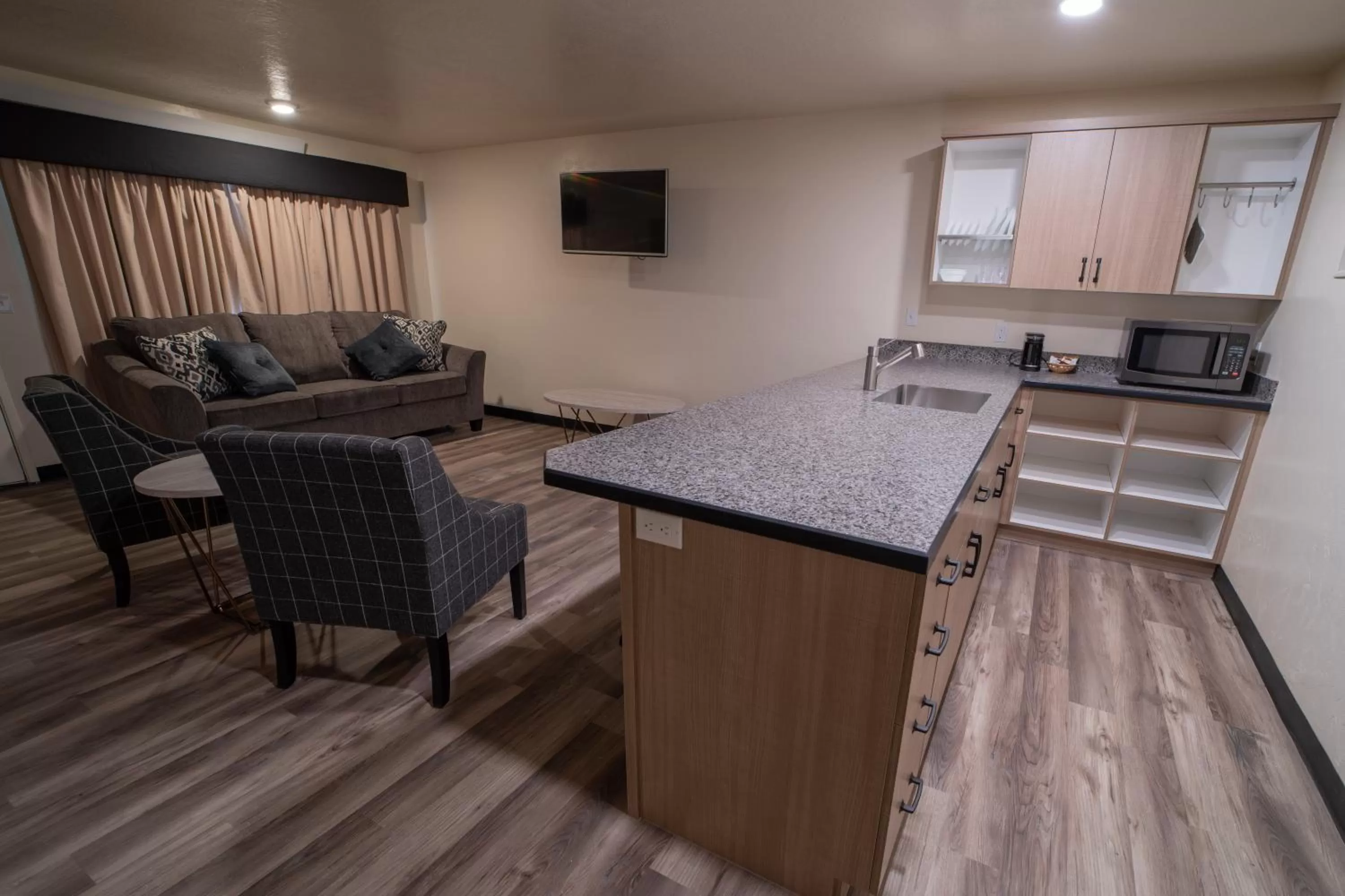 Standard Suite in Clover Creek Inn