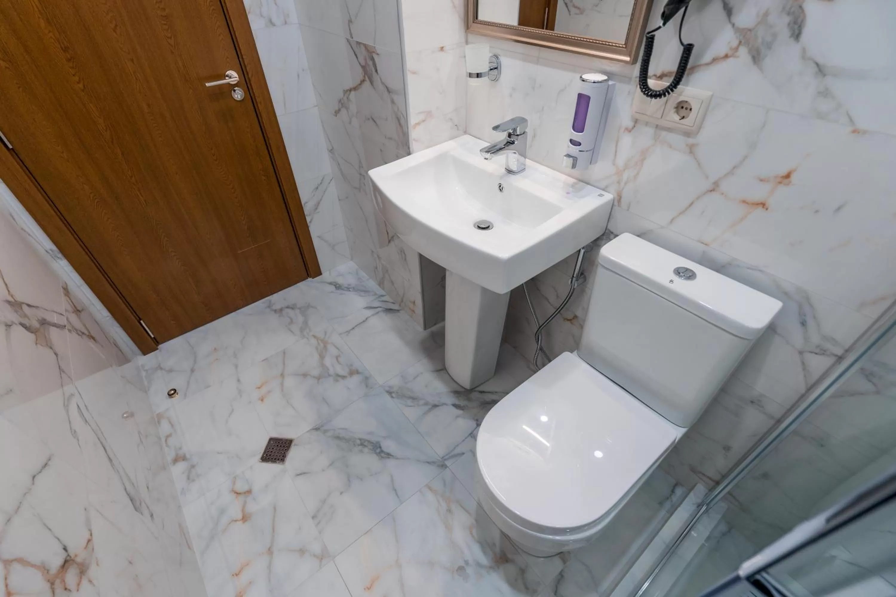 Shower in Constant Tbilisi