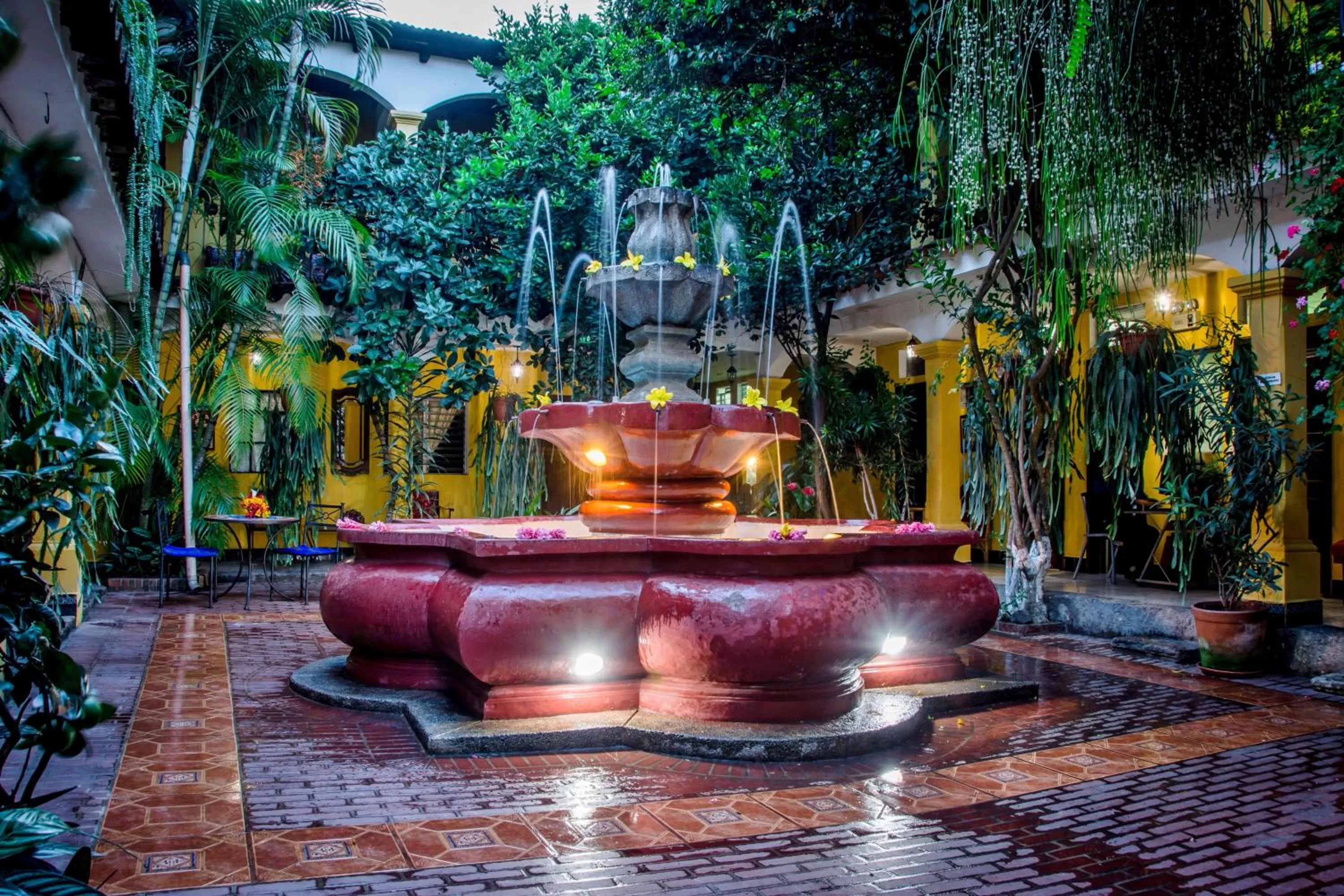 Garden in Posada San Vicente by AHS