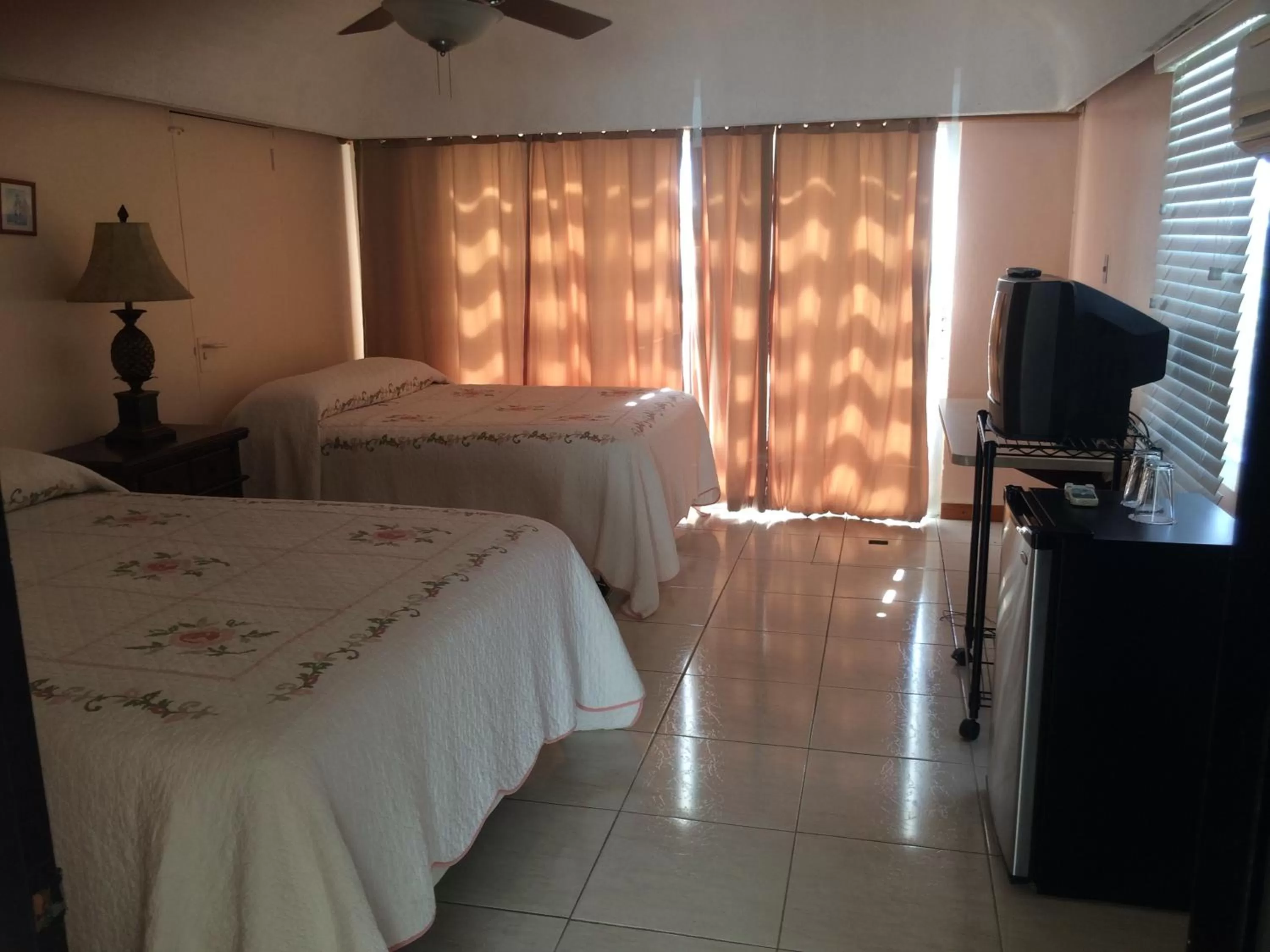 Bedroom, Bed in Fort Burt Hotel