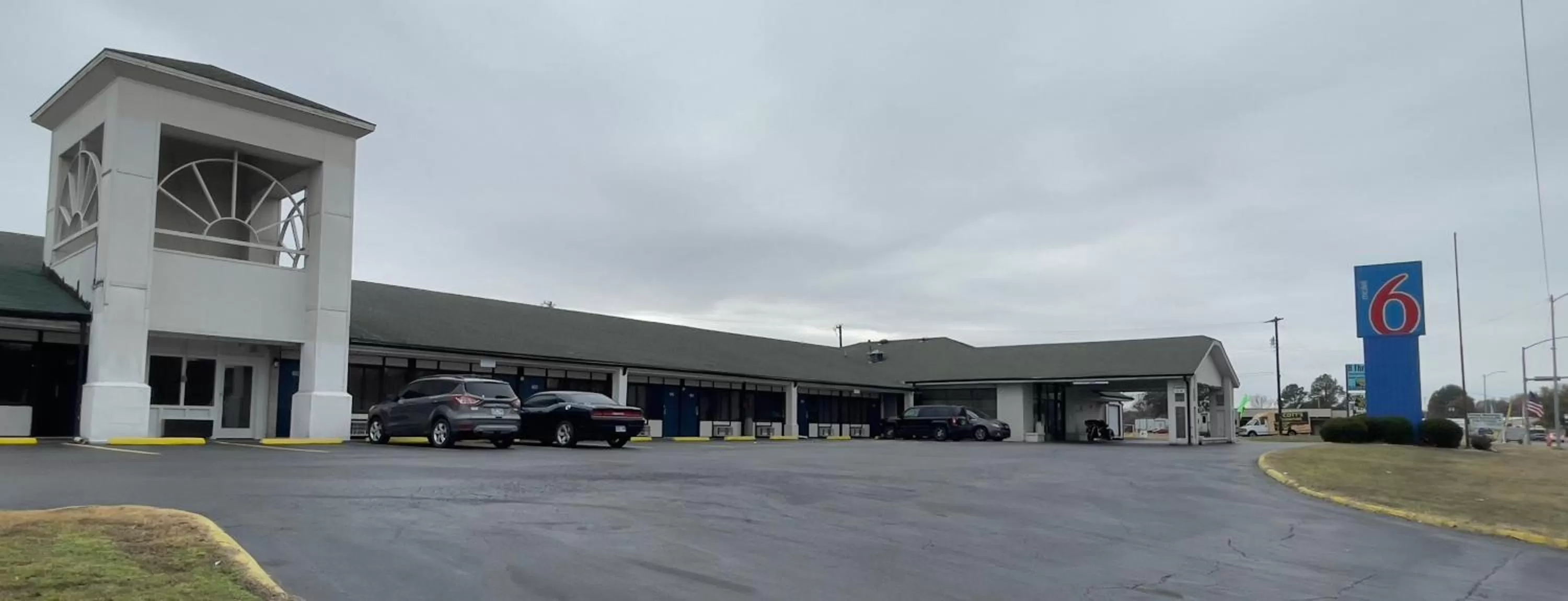 Property building in Motel 6-Sallisaw, OK