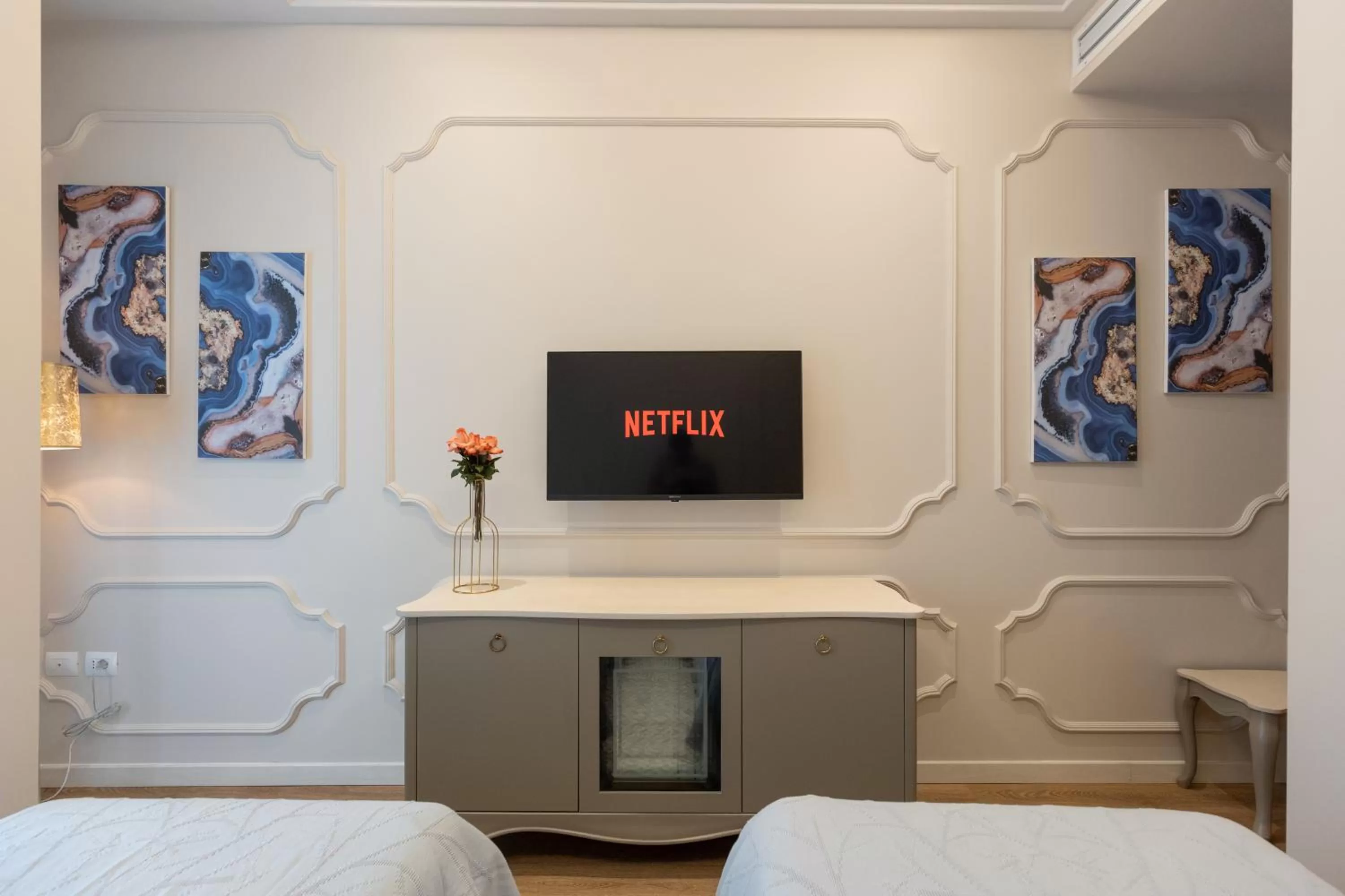 TV and multimedia, TV/Entertainment Center in Hotel Boutique Vila 135