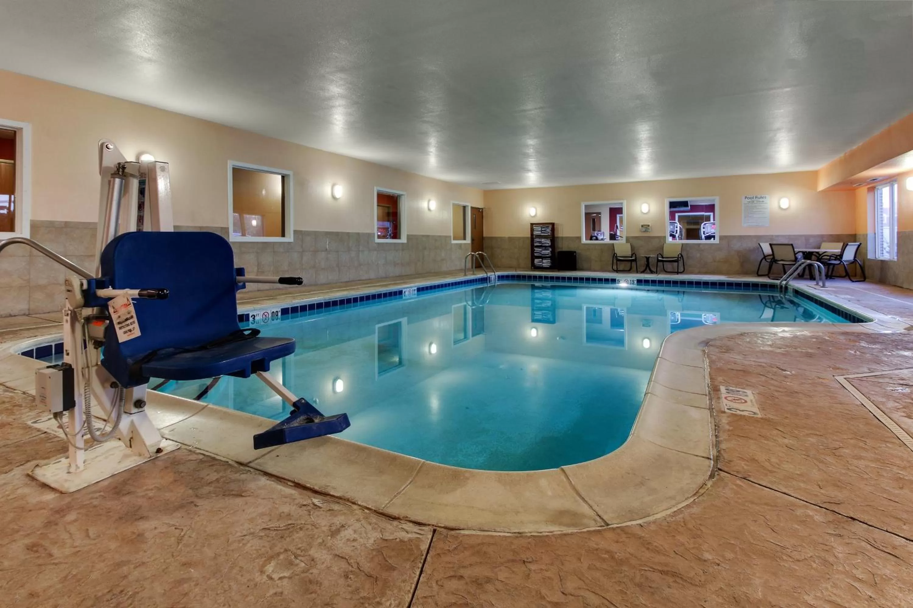 Swimming pool in Holiday Inn Express Hotel & Suites Lancaster-Lititz by IHG