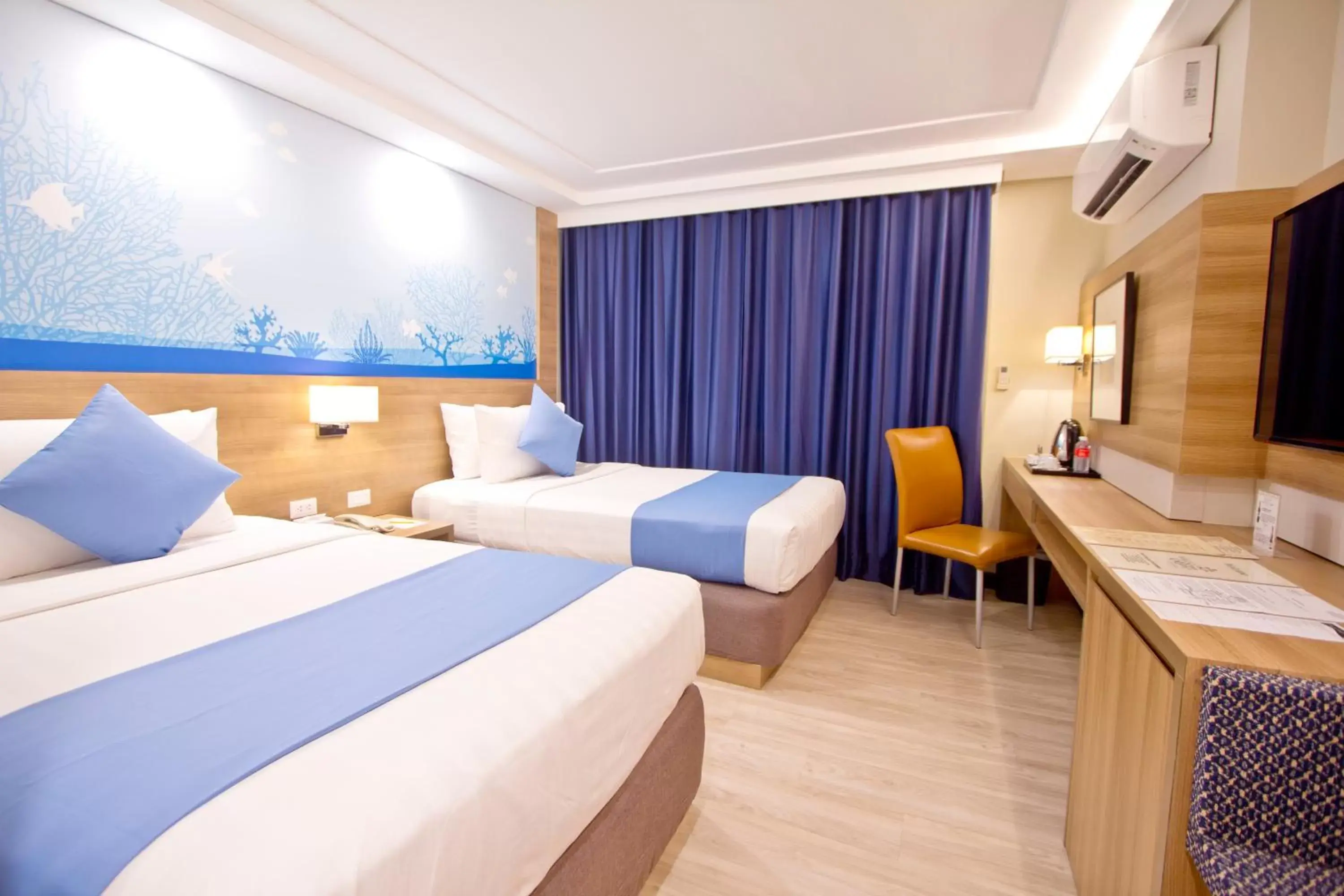 Superior Double Room in Crown Regency Hotel Makati Superior Double Room in Crown Regency Hotel Makati