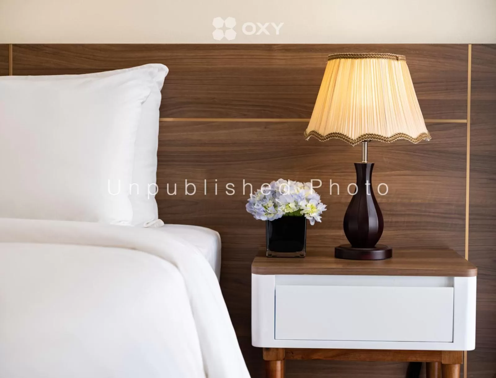 Text overlay, Bed in Ha Long Essence Classic Hotel