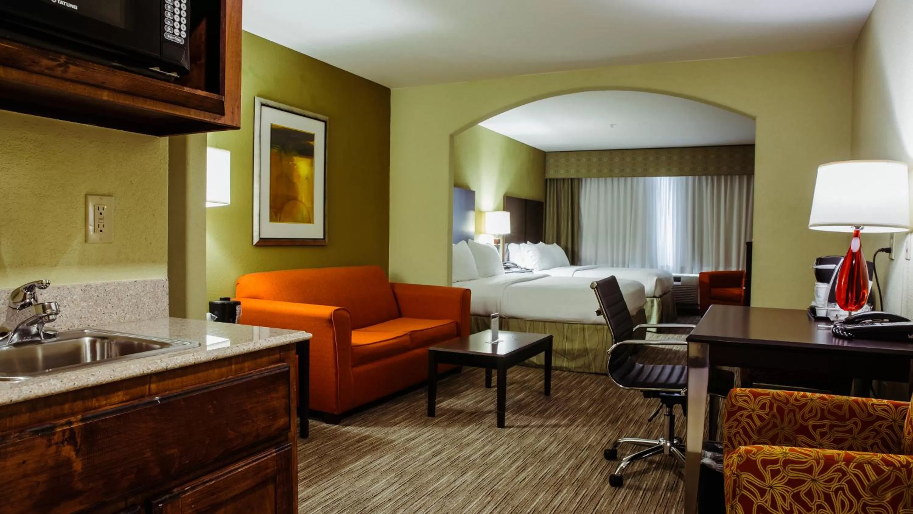 Photo of the whole room, Bed in Holiday Inn Express Hotel & Suites Waller by IHG
