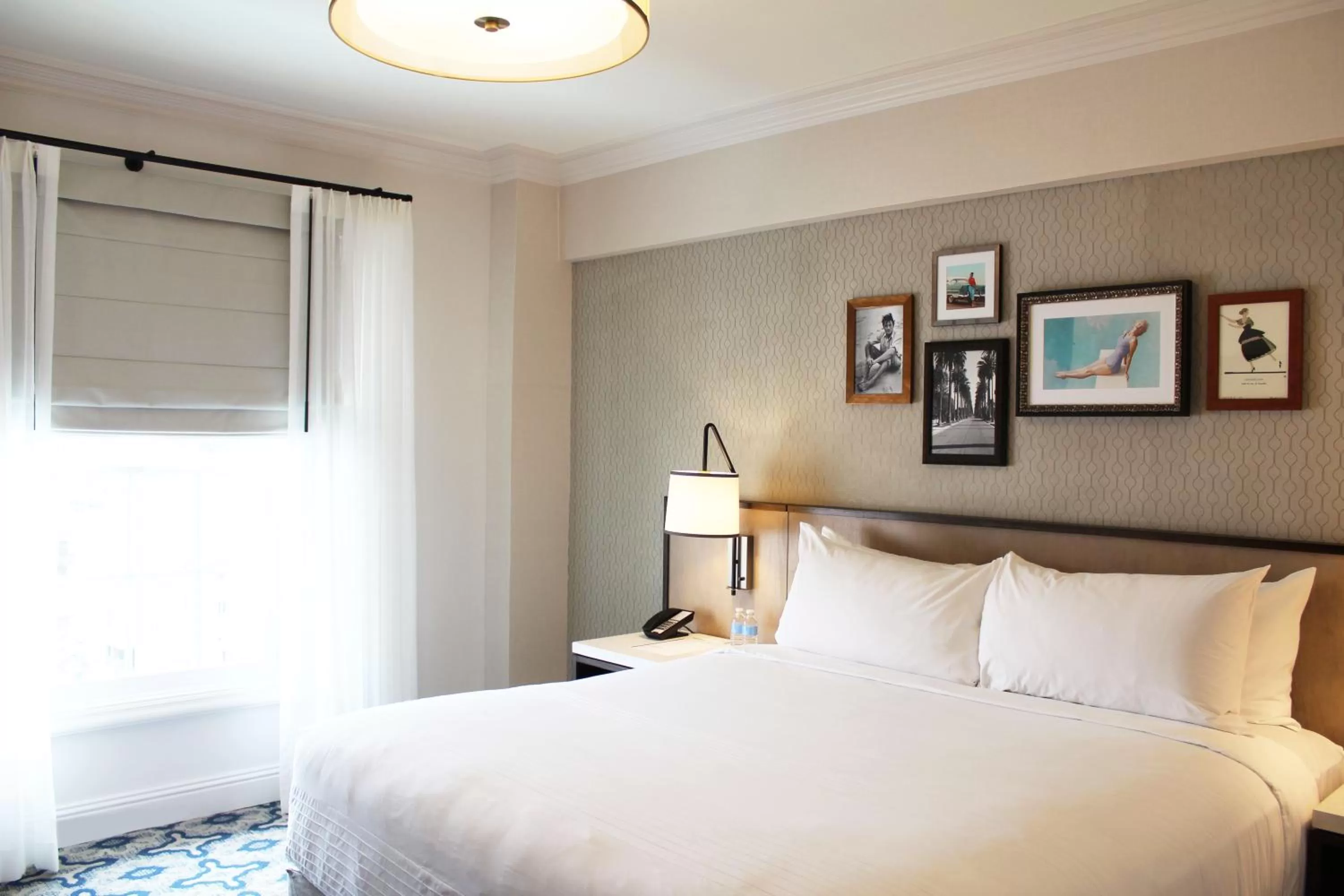 Bed in La Valencia Hotel