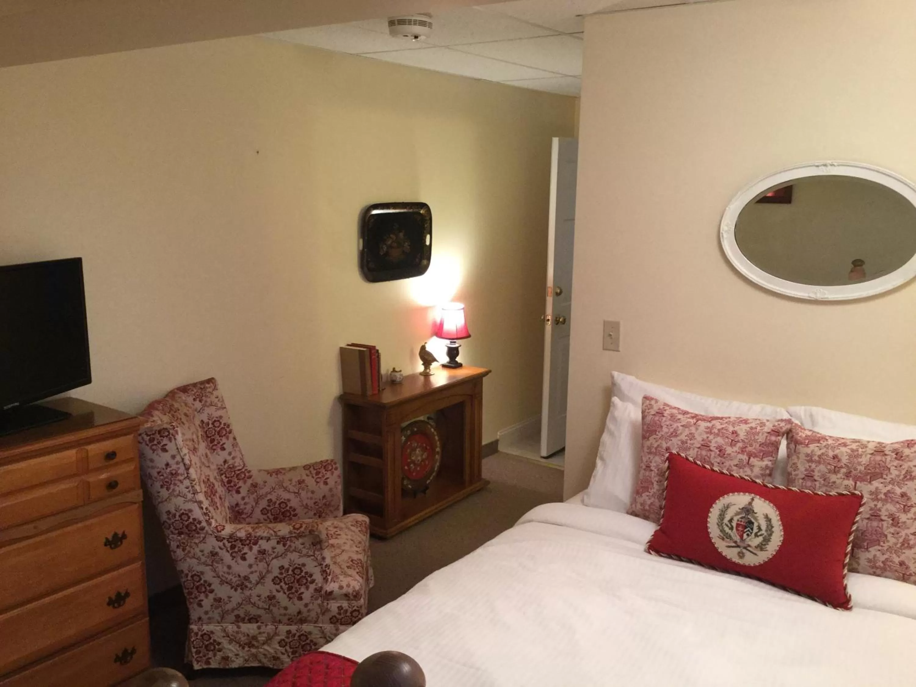 Bedroom, Bed in The Beach Rose Inn