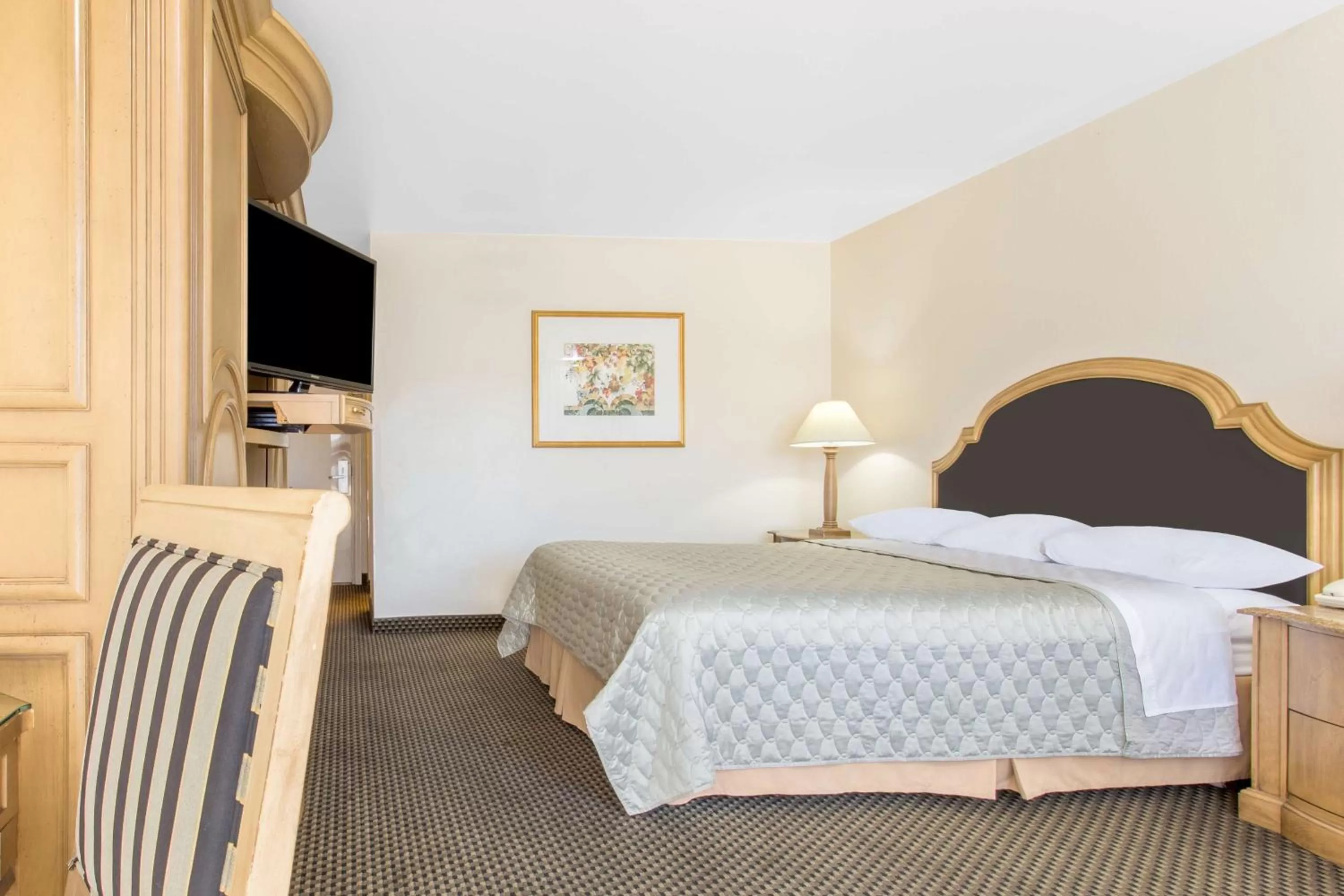 King Room with View - Non-Smoking in Days Inn by Wyndham Modesto