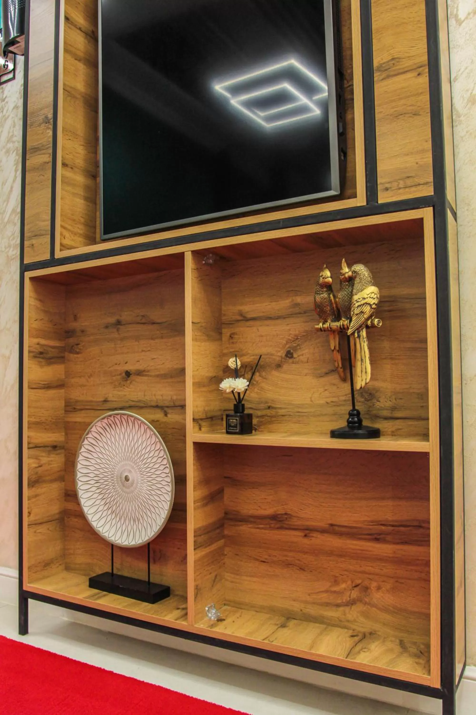 Area and facilities, TV/Entertainment Center in E-lite& Meatador