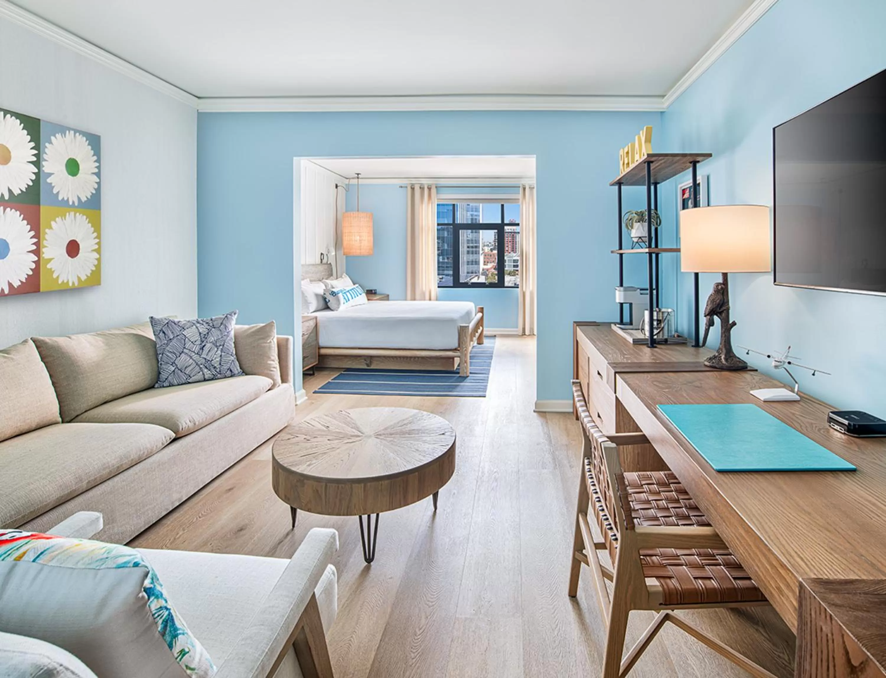 TV and multimedia in Margaritaville Hotel San Diego Gaslamp Quarter