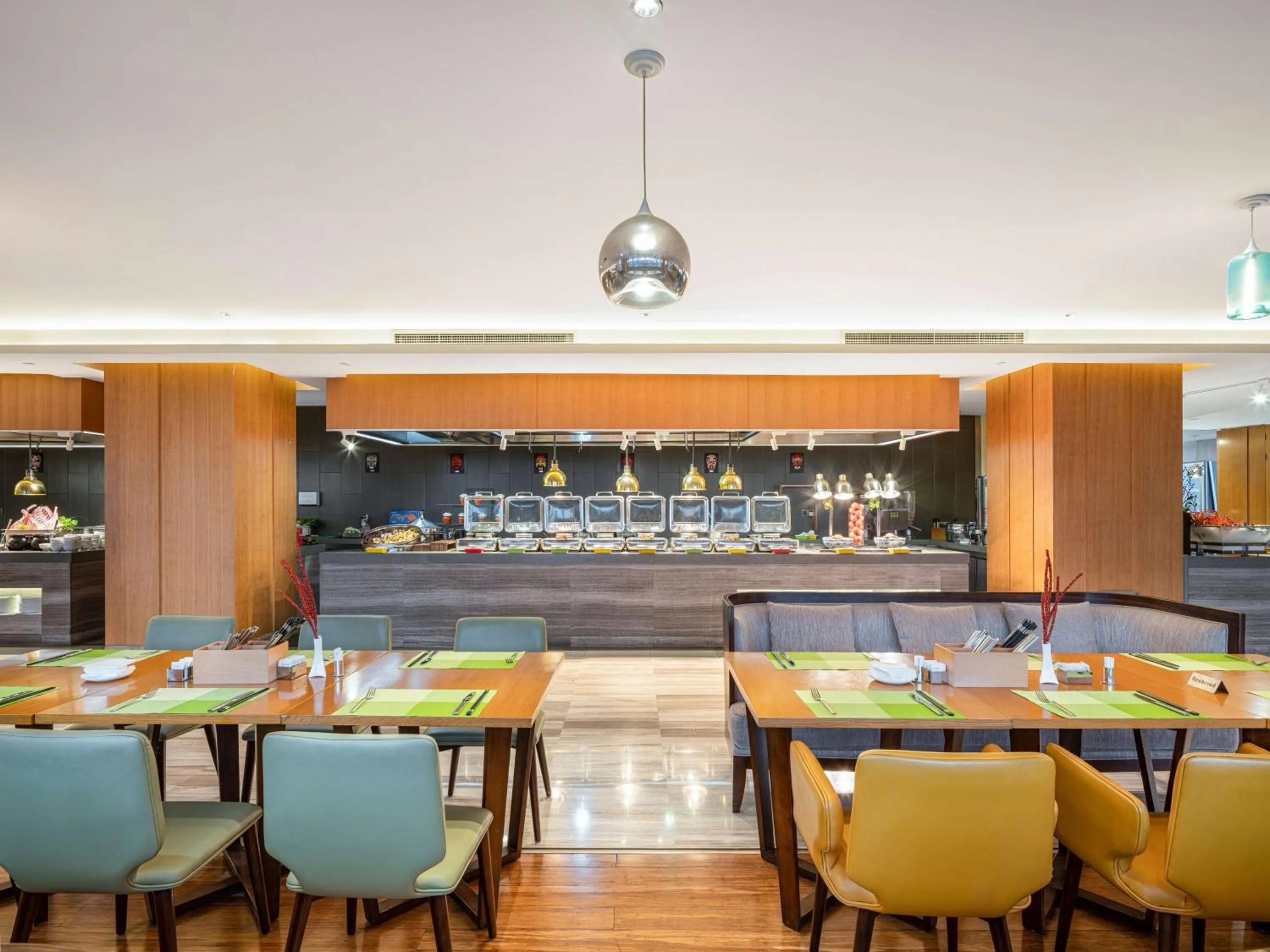 Dining area in Hilton Garden Inn Chengdu Huayang