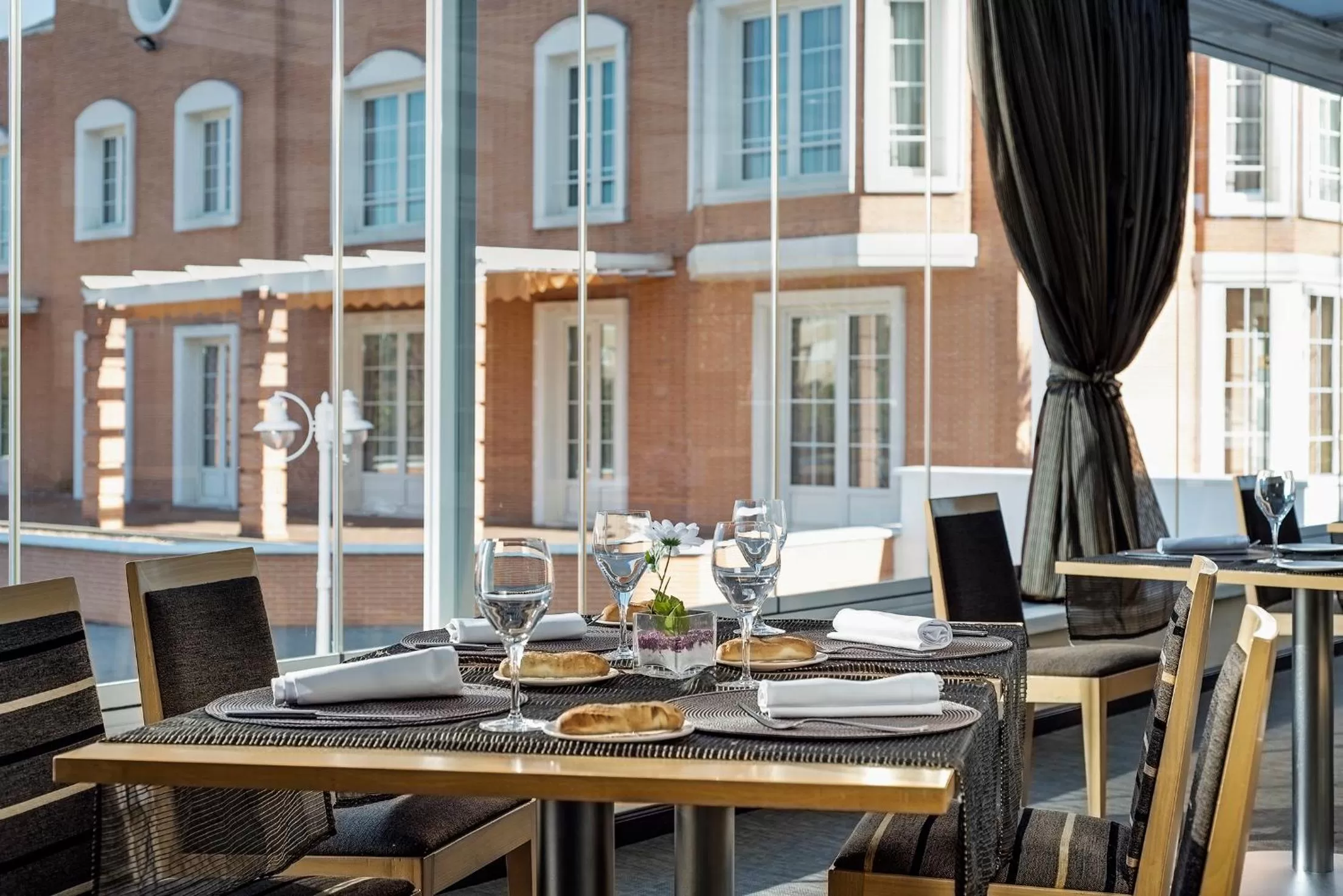 Restaurant/places to eat in Exe Zarzuela Park