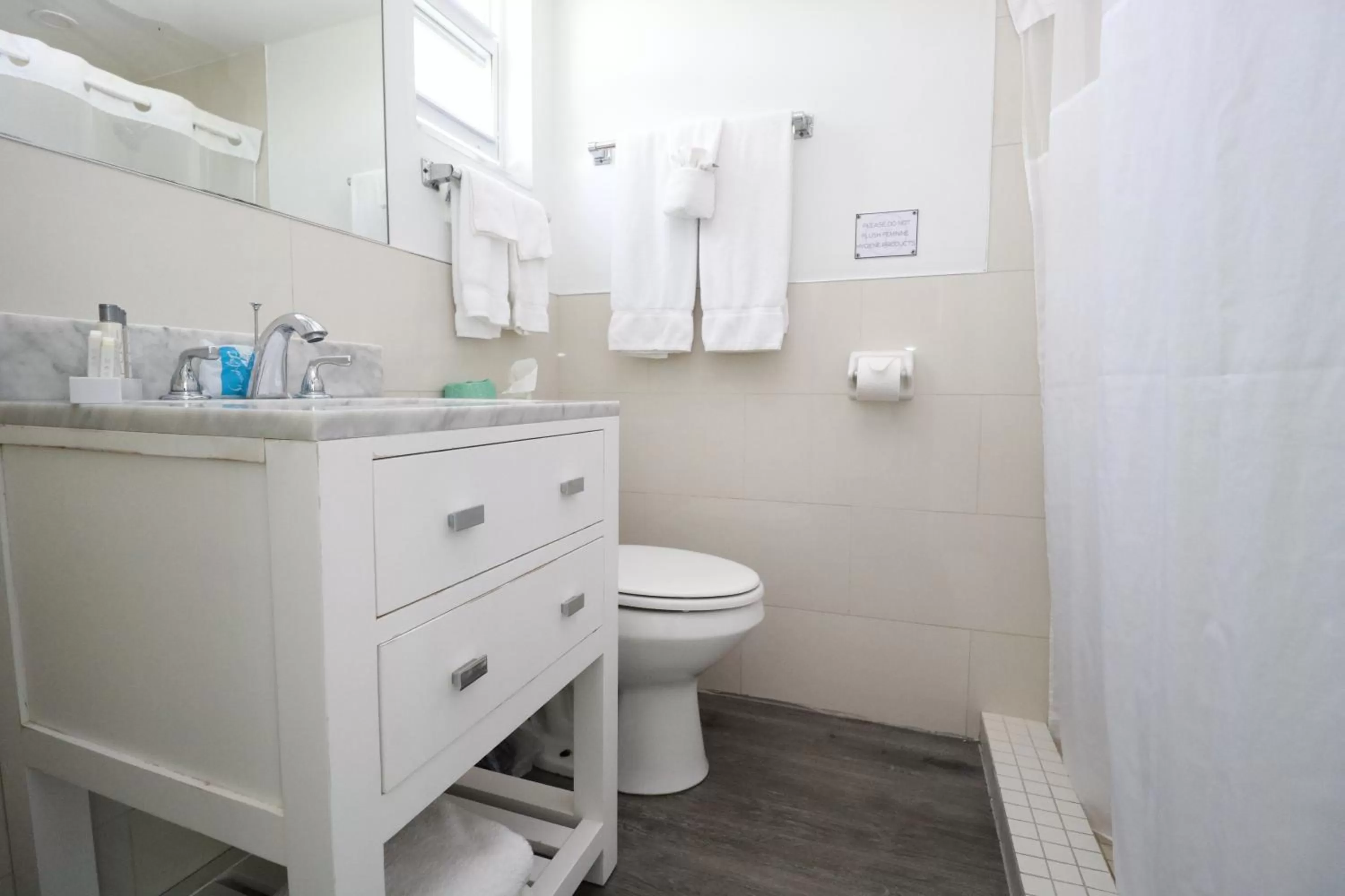 Bathroom in Drop Anchor Resort & Marina