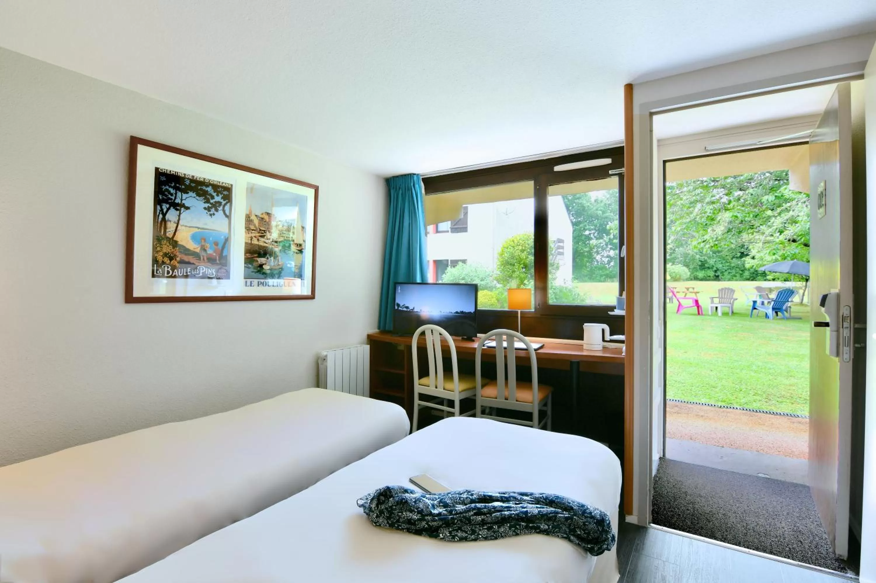 Bedroom, Bed in Kyriad Lannion-Perros-Guirec