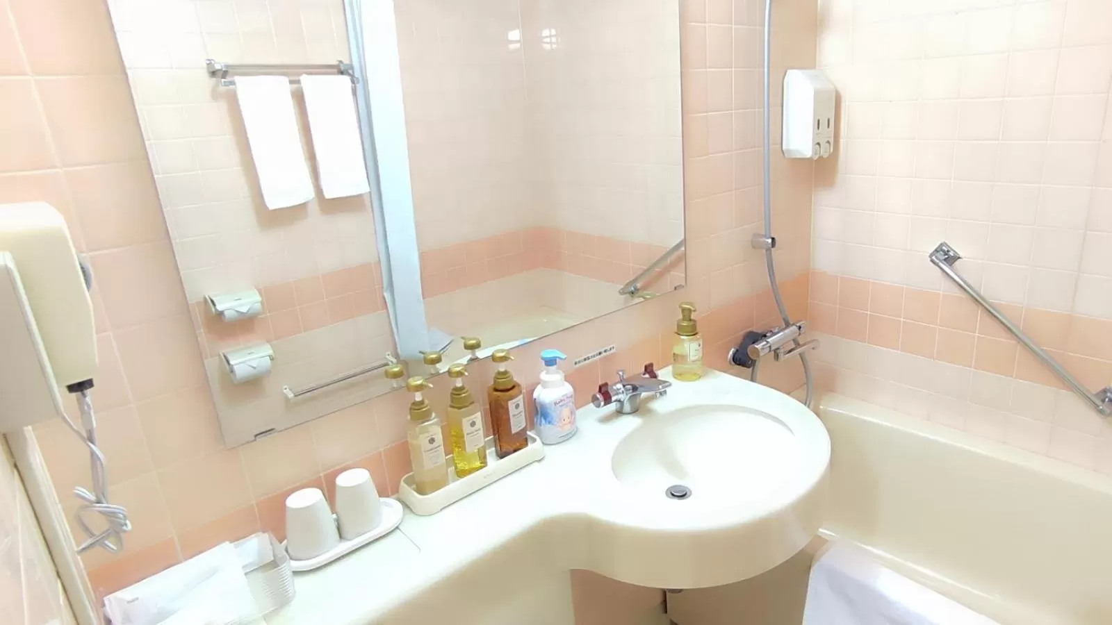 Shower in Utazu Grand Hotel