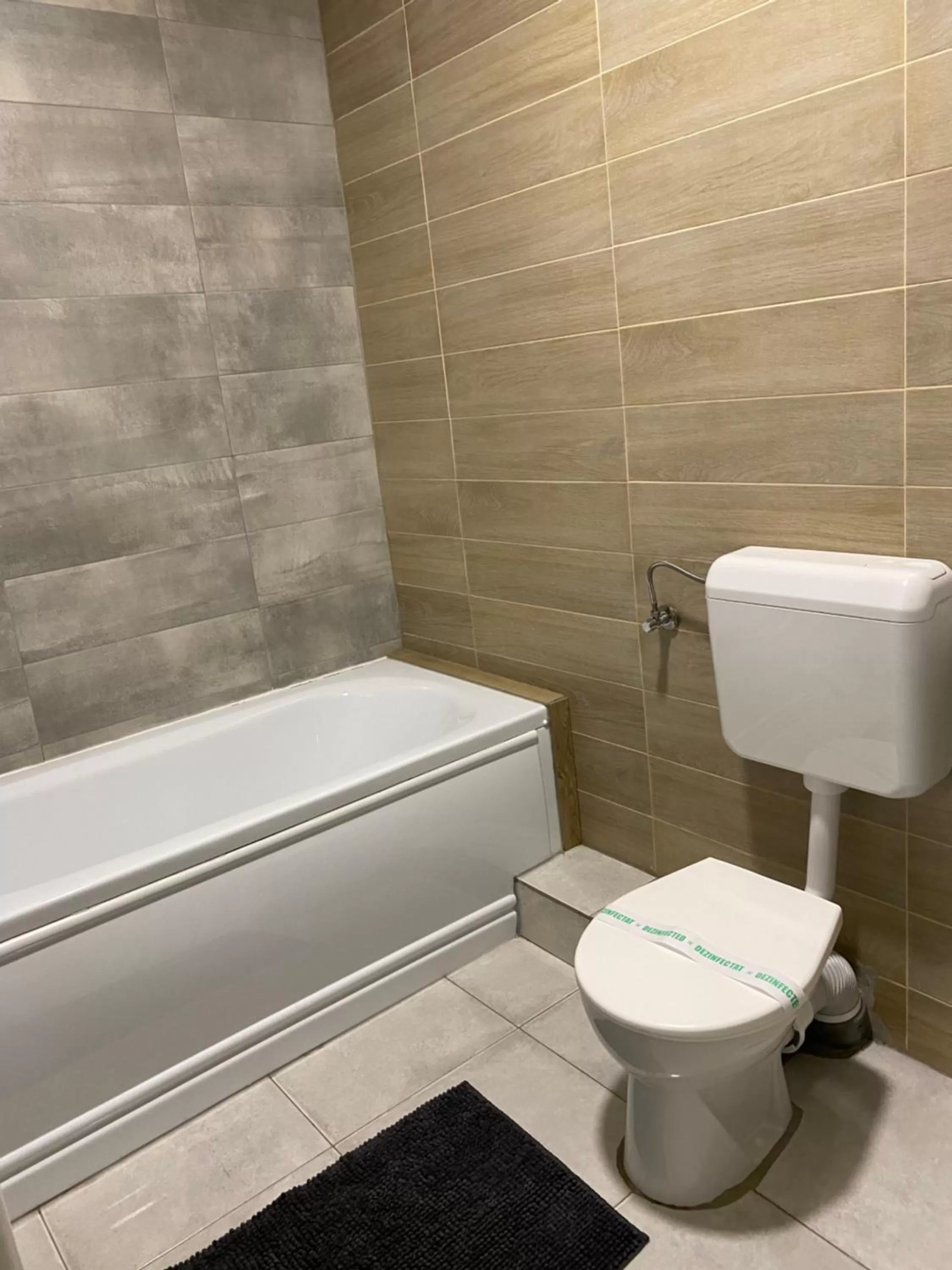 Toilet in Carnival City Hotel Oradea