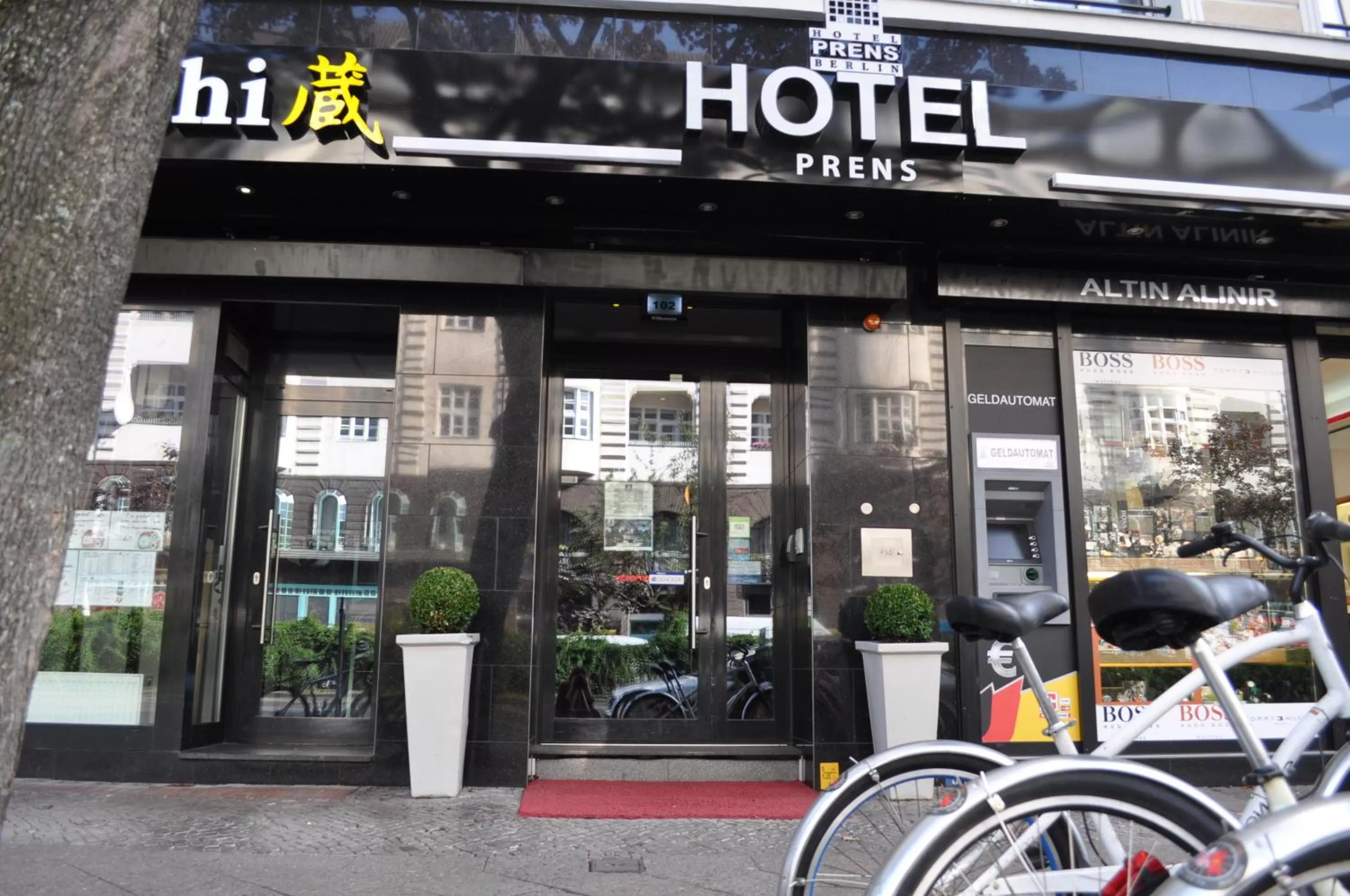 Facade/entrance in Hotel Prens Berlin