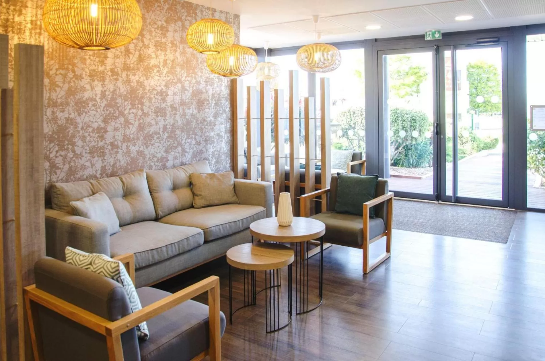 Living room in Contact Hôtel Le Provençal Bordeaux Lac