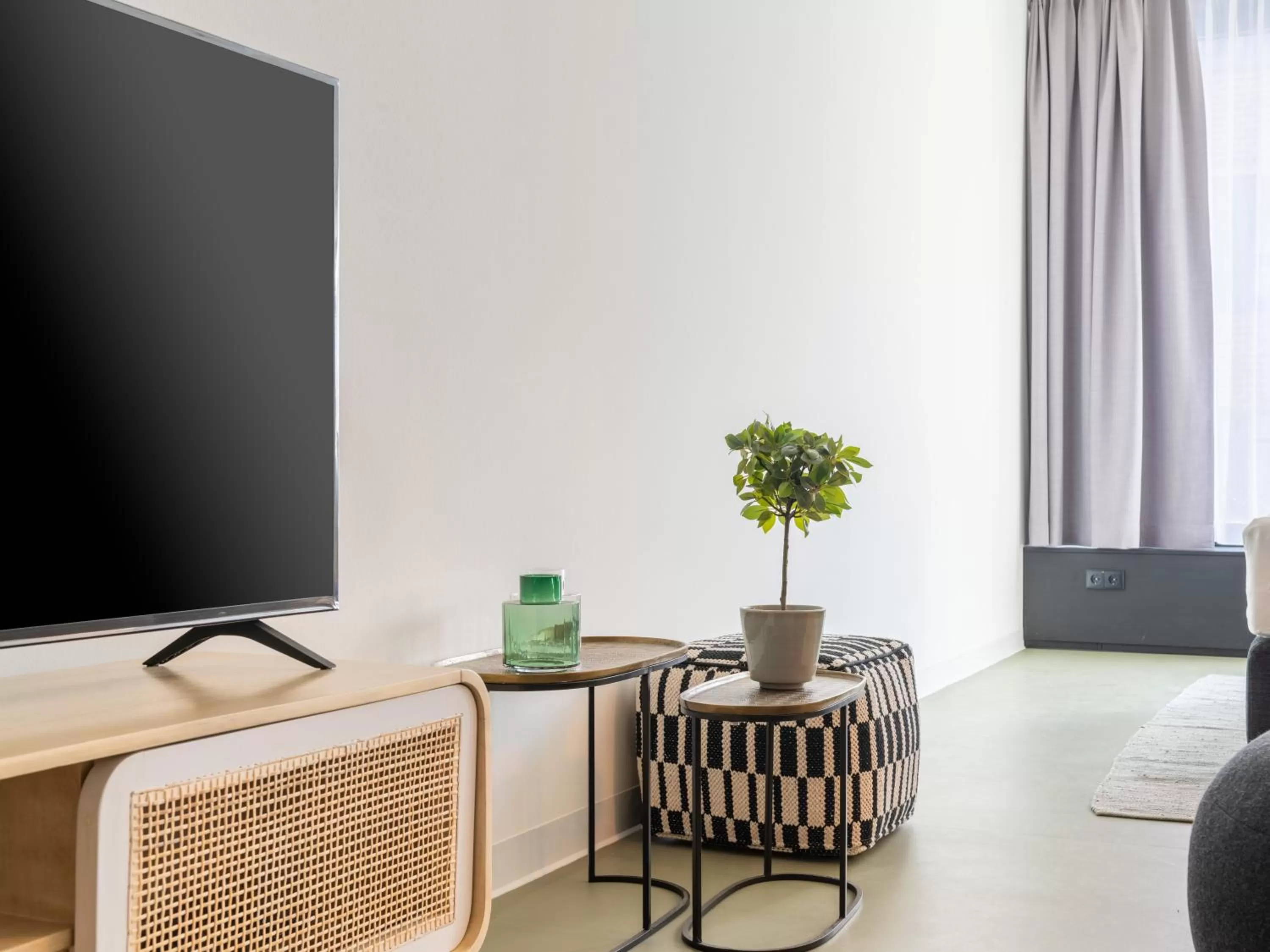 TV and multimedia in Limehome Erfurt Maximilian Welsch Str