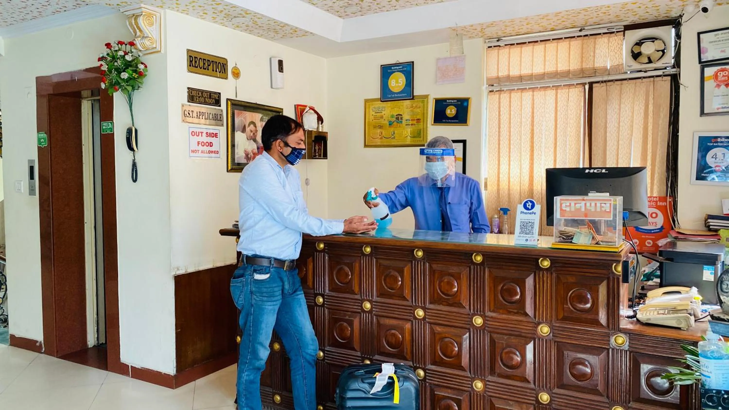 Lobby or reception in Tuk Tuk Backpackers- Near Jaipur Train Station