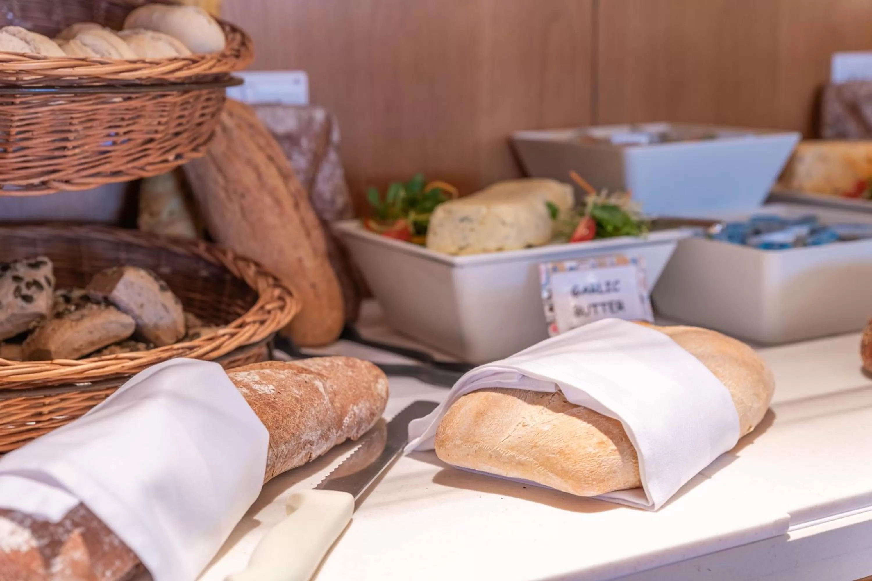 Restaurant/places to eat in Napa Mermaid Hotel & Suites