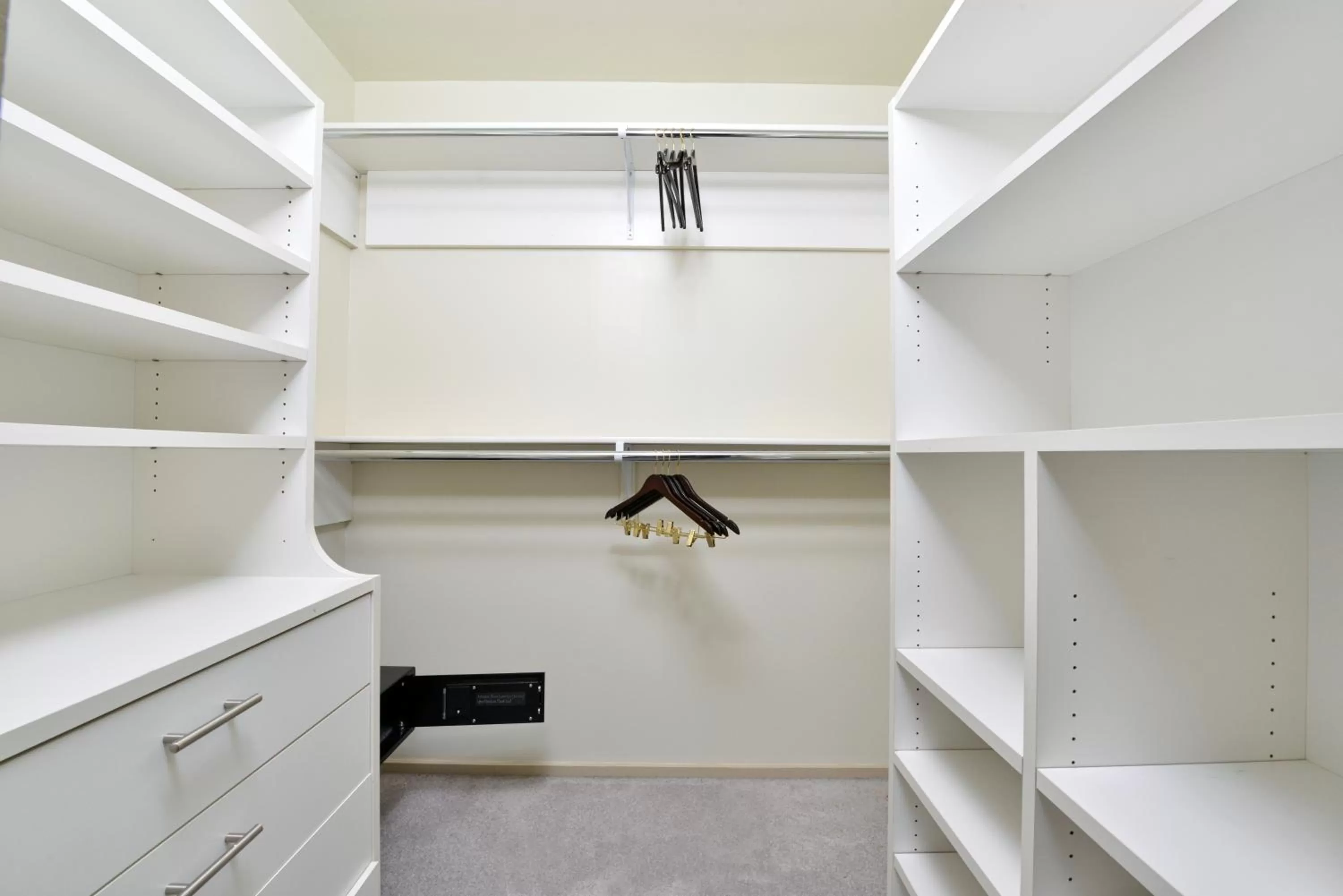 wardrobe in Grand Eastonian Hotel & Suites