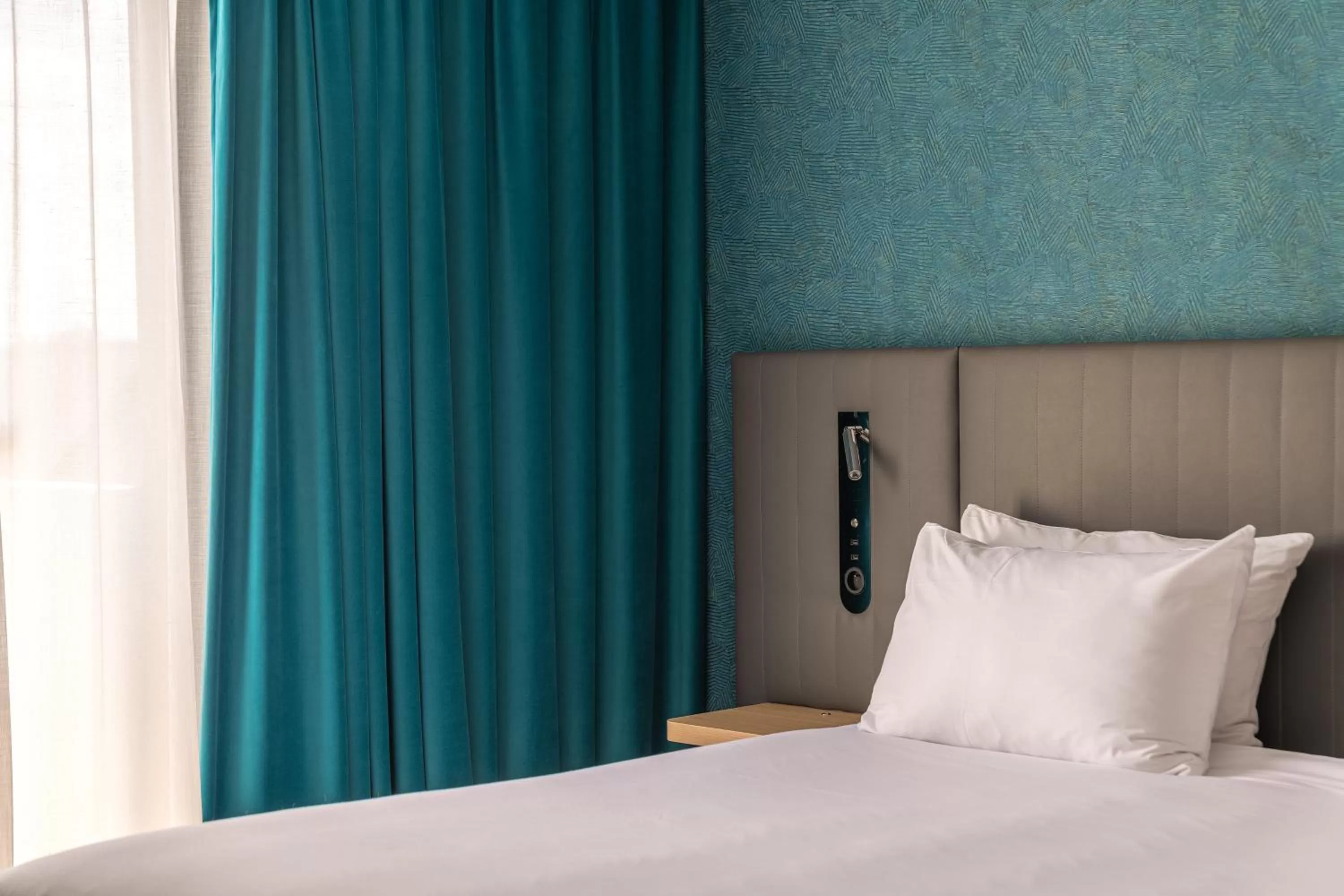 Photo of the whole room, Bed in Holiday Inn Reims Centre by IHG