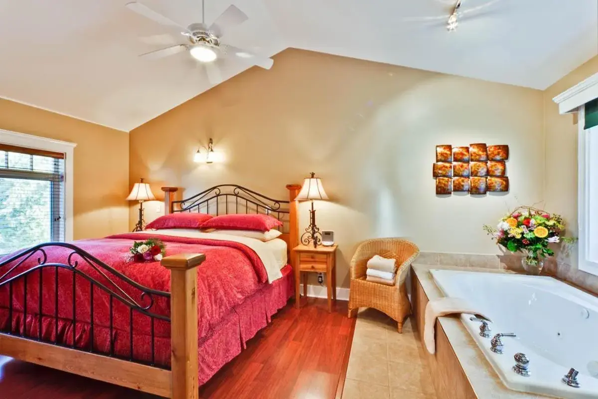 One-Bedroom King Suite with Ocean View (Adults Only) in Bonniebrook Lodge One-Bedroom King Suite with Ocean View (Adults Only) in Bonniebrook Lodge