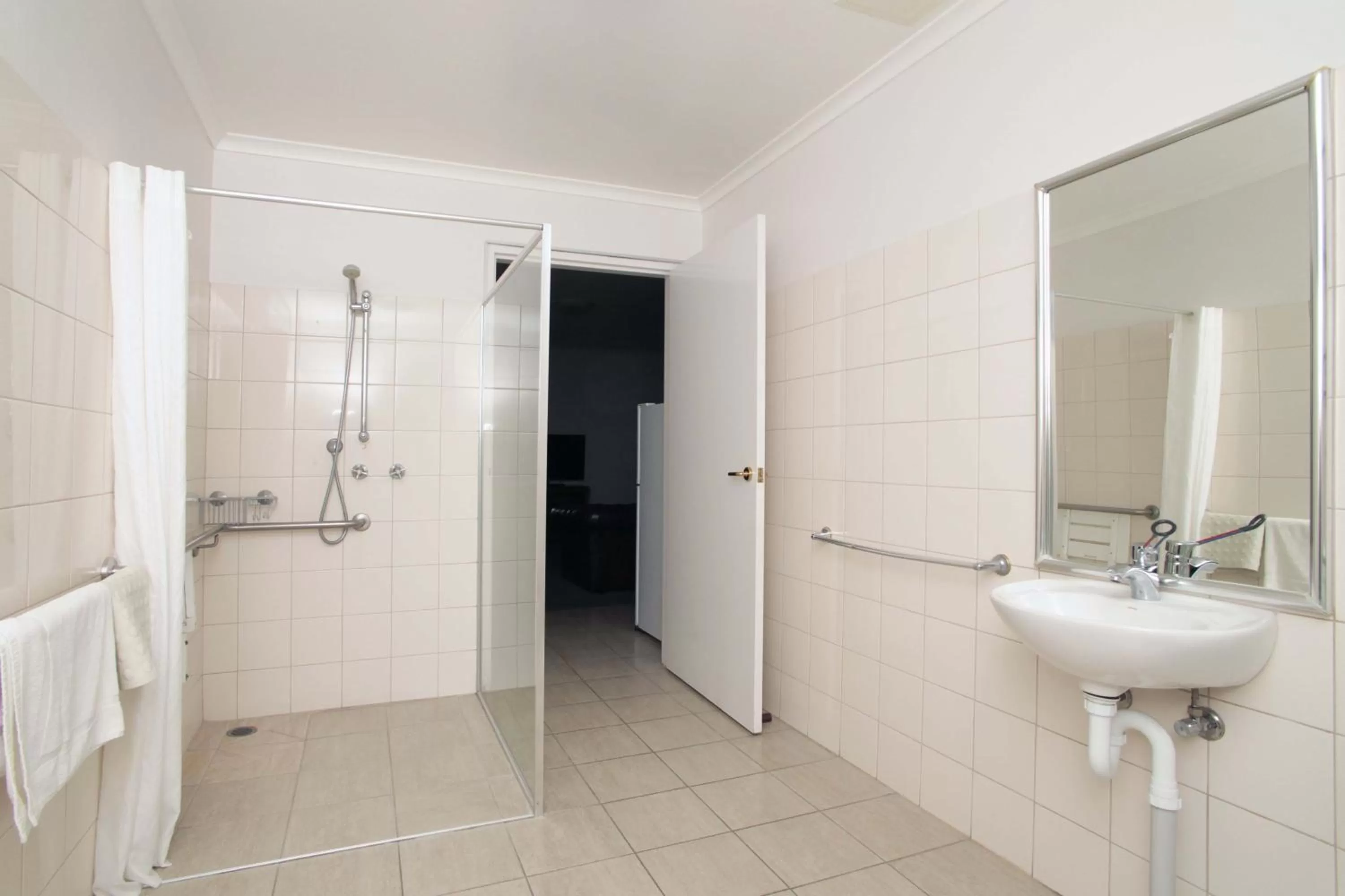 Shower in The Menzies Ballarat