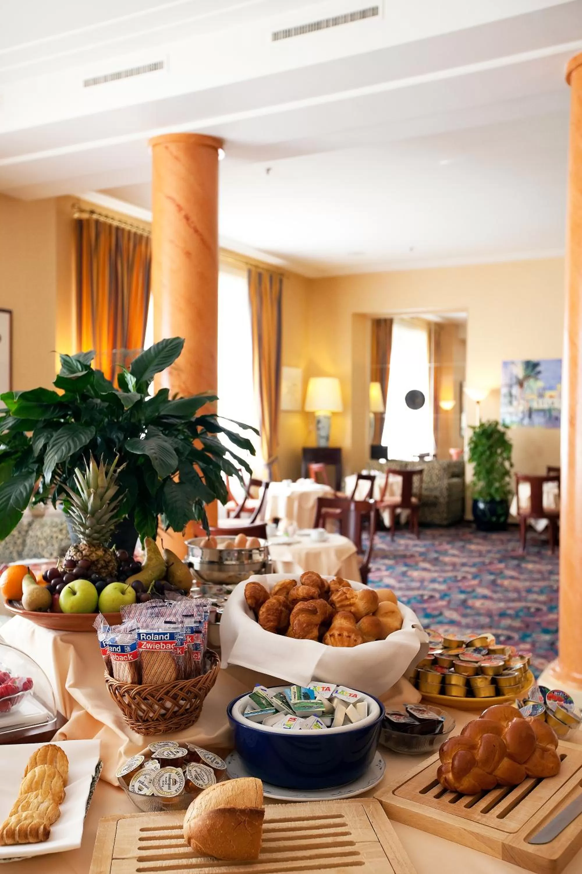 Buffet breakfast in Hotel Victoria